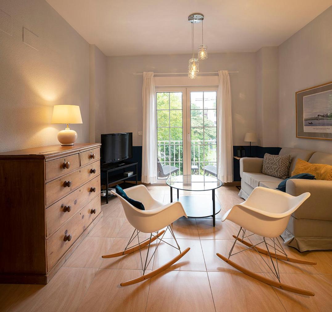 Apartamento de Dos Dormitorios con Vista al Jardín