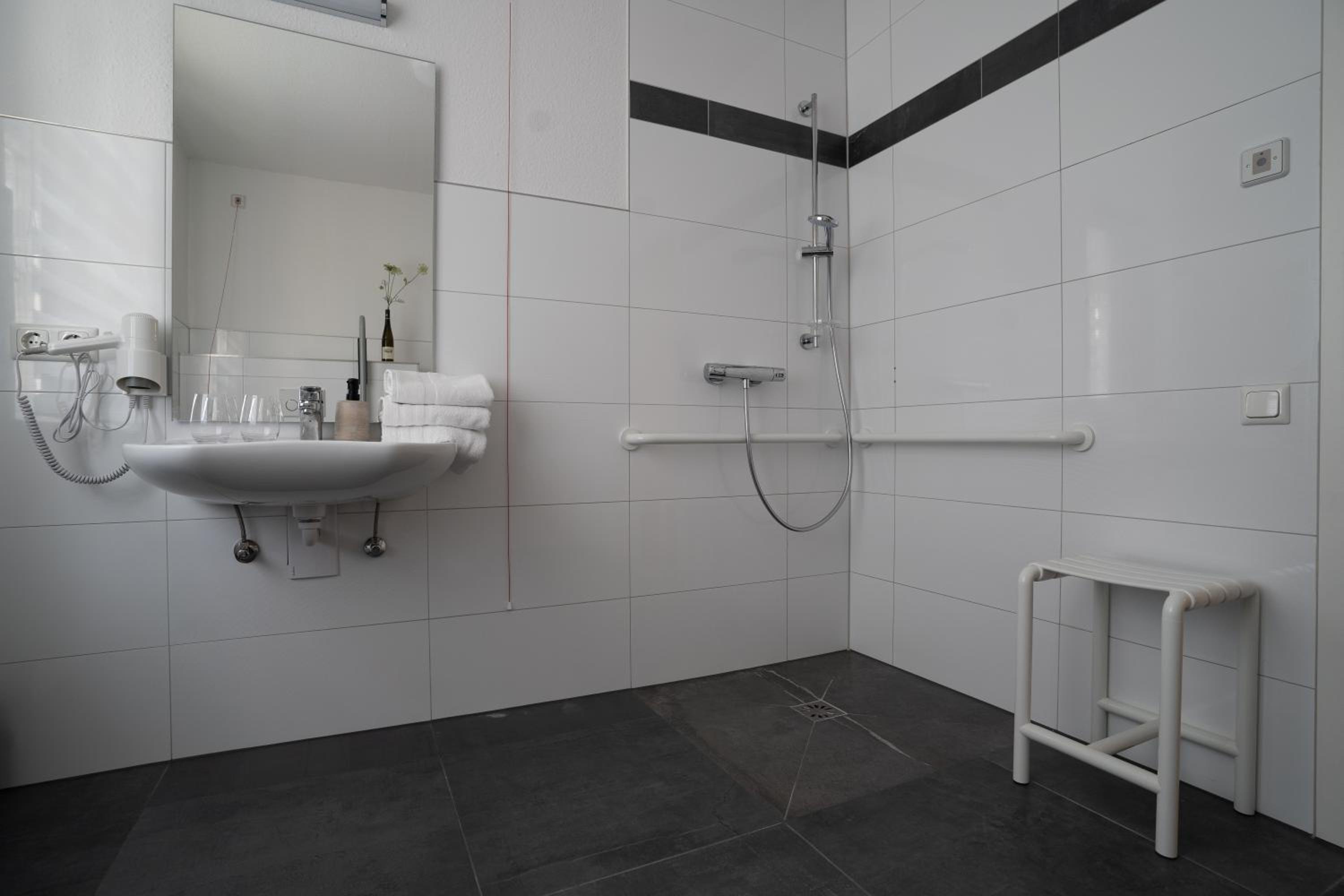 Double Room - Disability Access - Photo 4