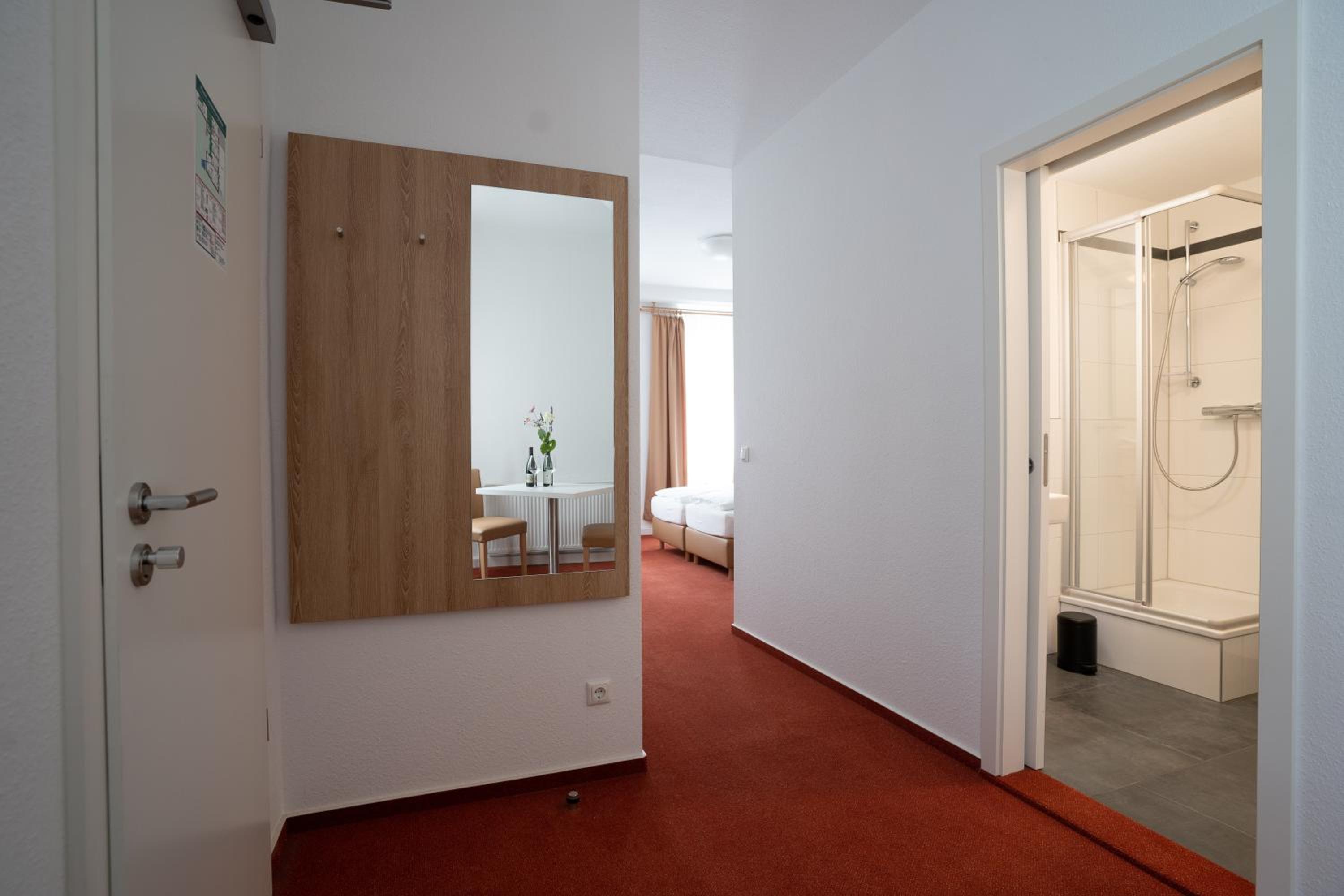 One-Bedroom Apartment - Photo 3