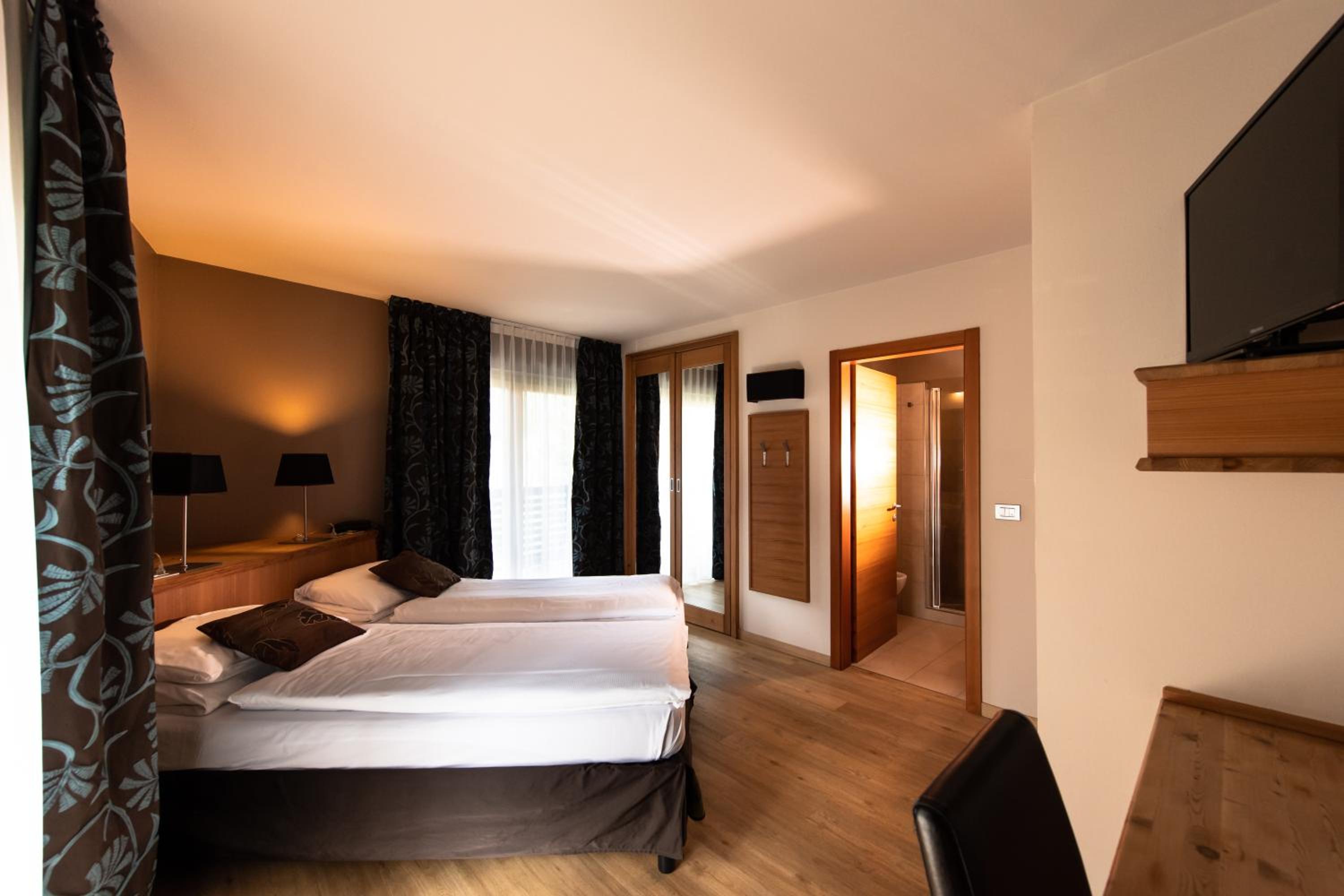 Double Room with Balcony - Photo 2