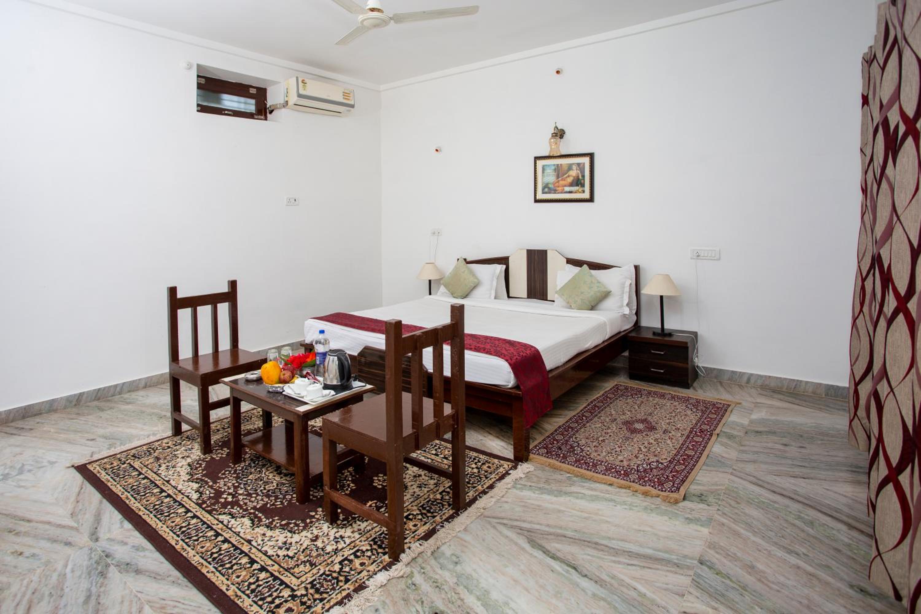 Deluxe King Room photo 2