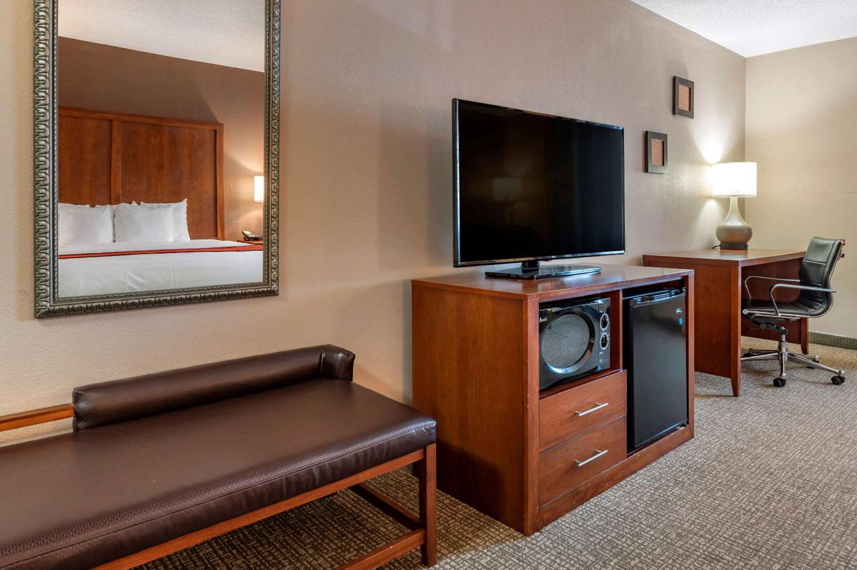 King Room-Nonsmoking - Photo 2