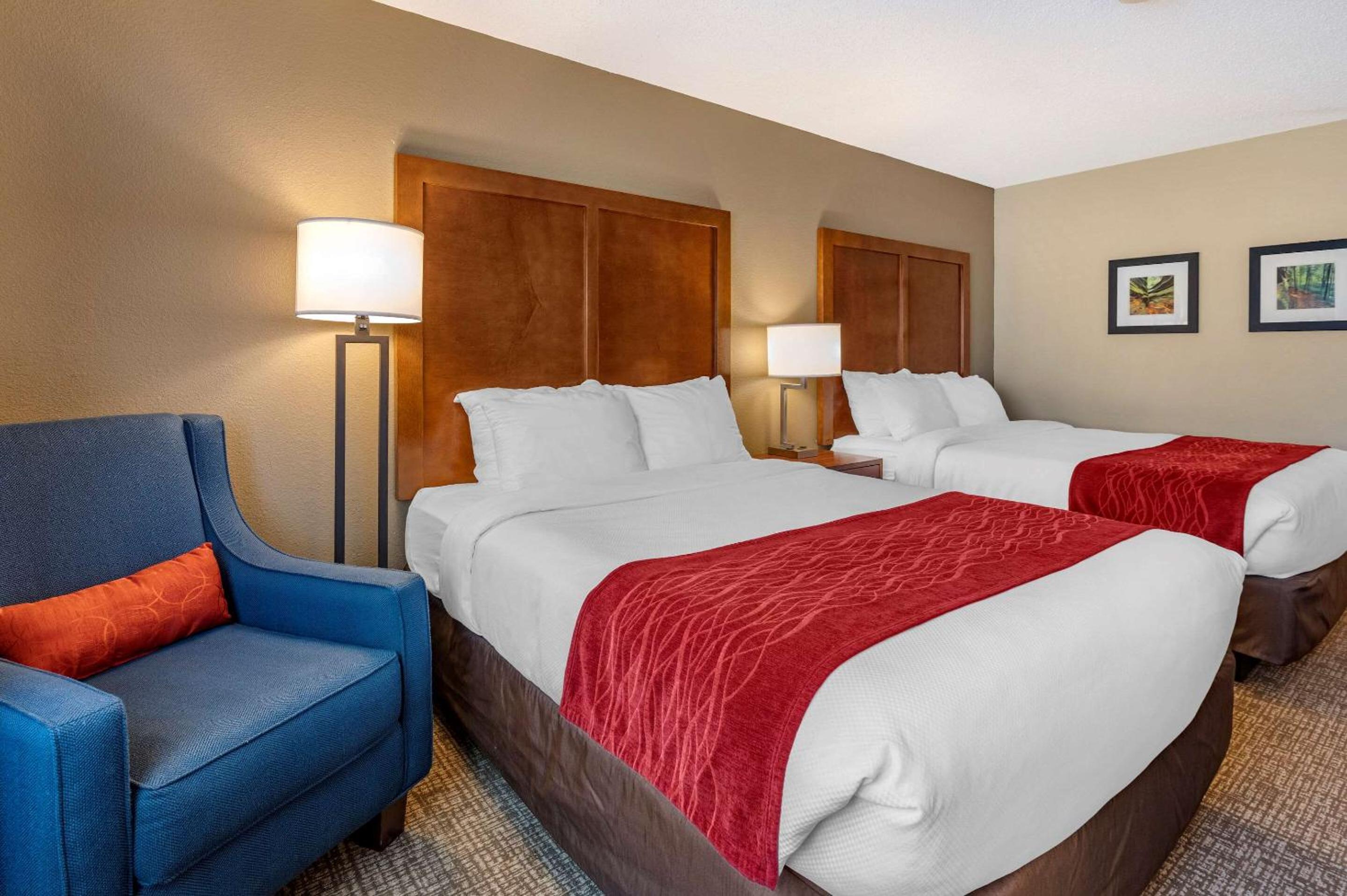 Standard Queen Room with Two Queen Beds - Hearing Accessible/Non-Smoking - Photo 2