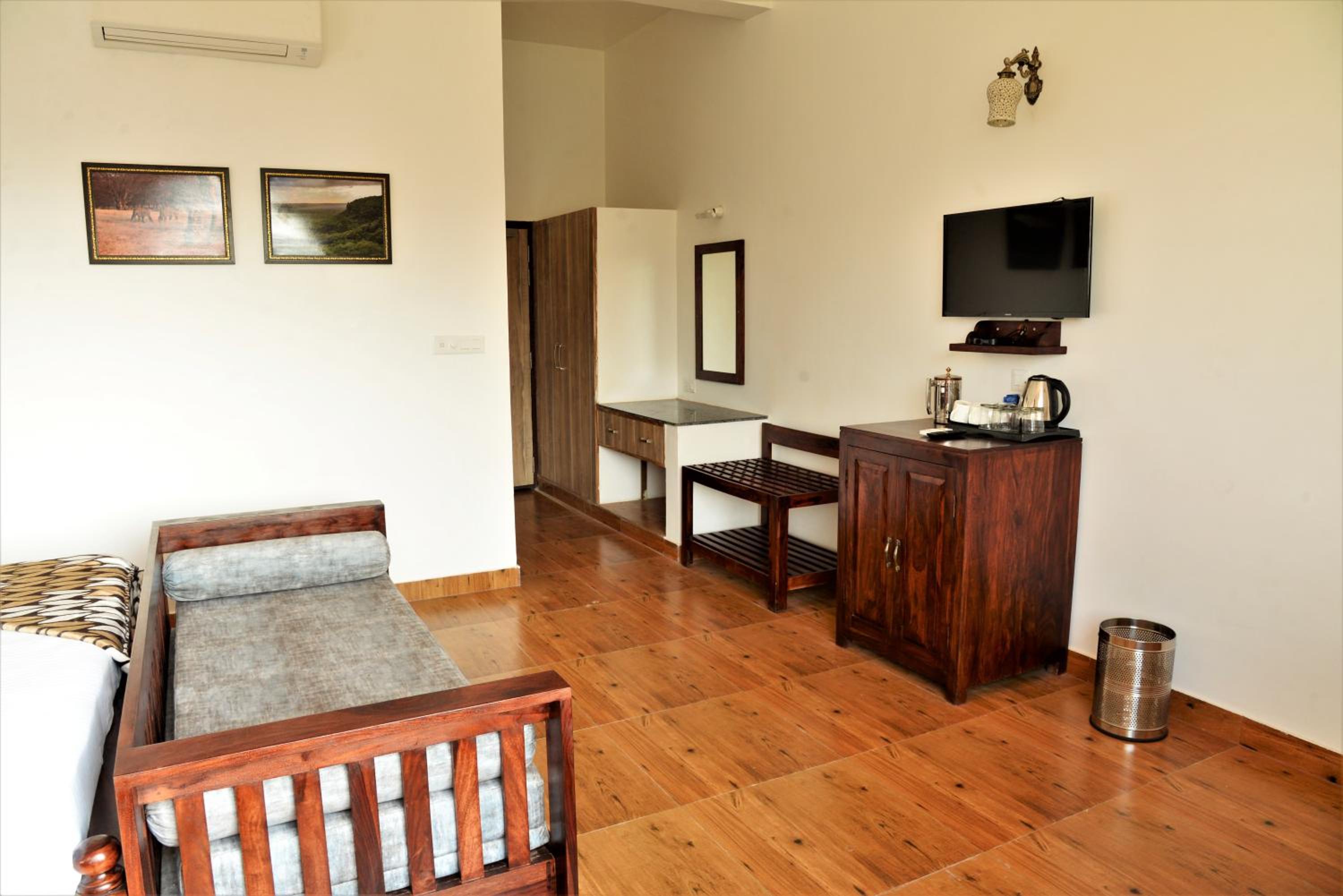 Family Room With Balcony photo 3