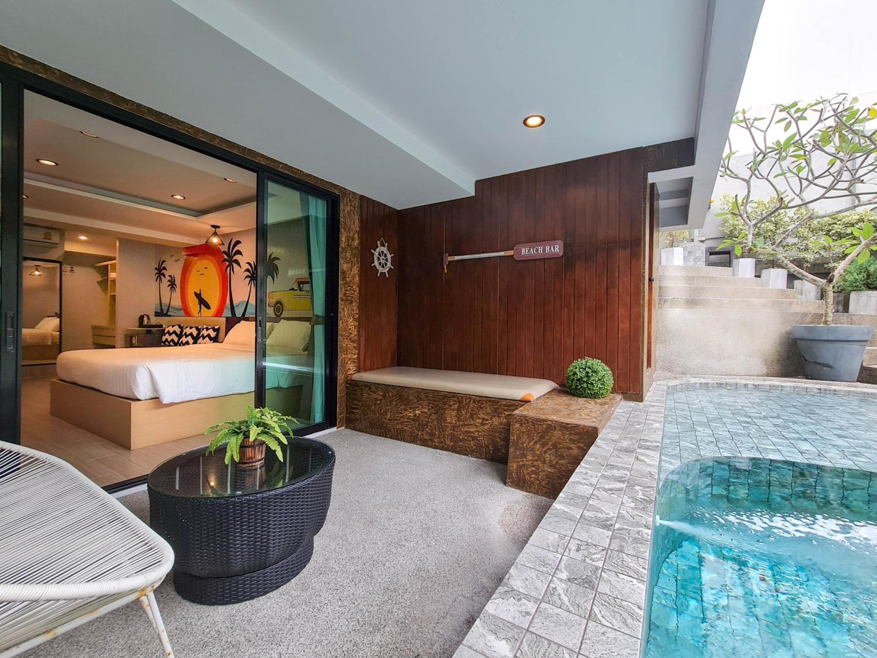Grand Deluxe Room with Pool Access