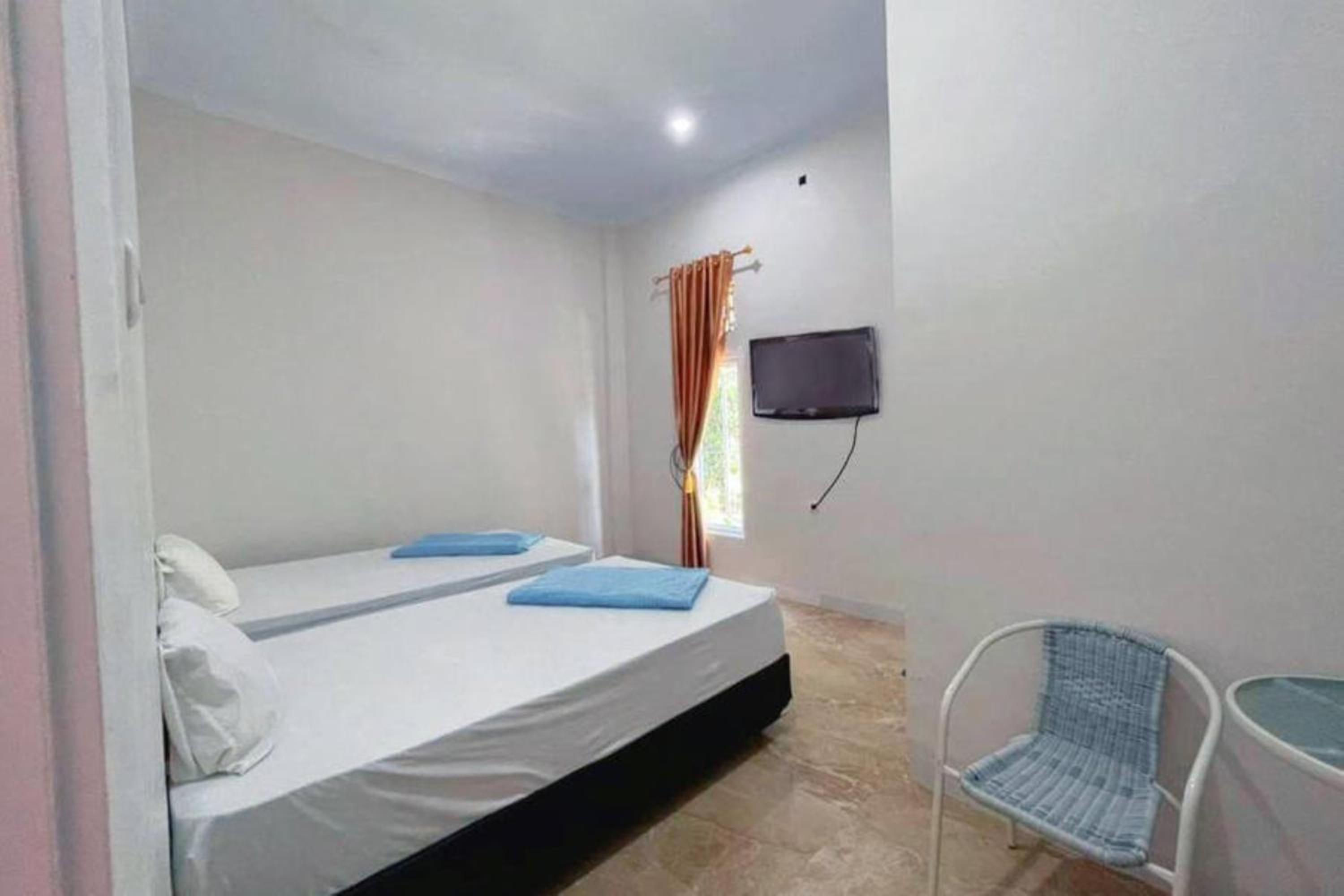Twin Room - Photo 2