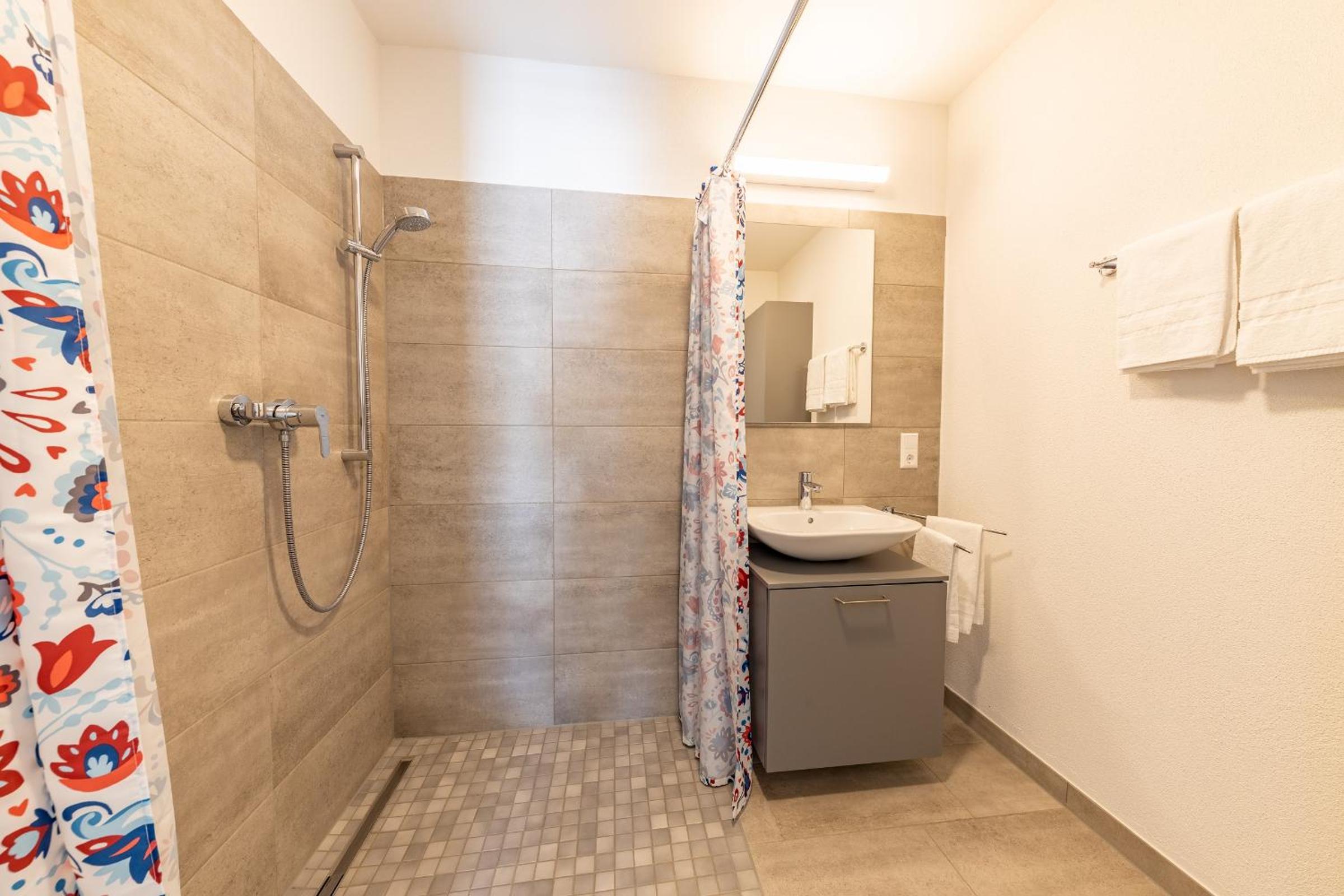 One-Bedroom Apartment-T10 photo 2