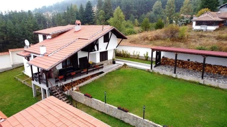 Villa photo 2