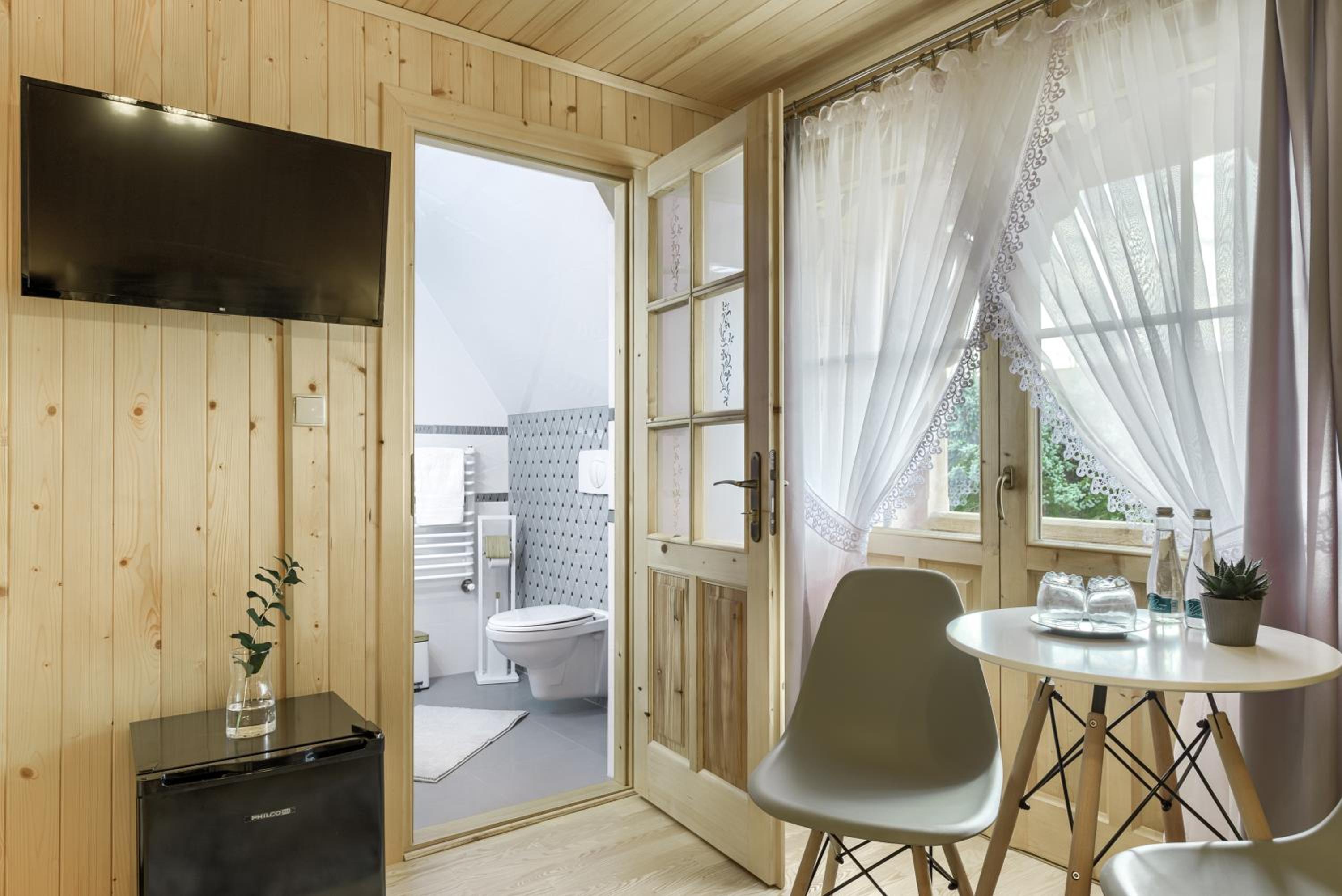 Double Room with Private Bathroom - Photo 2