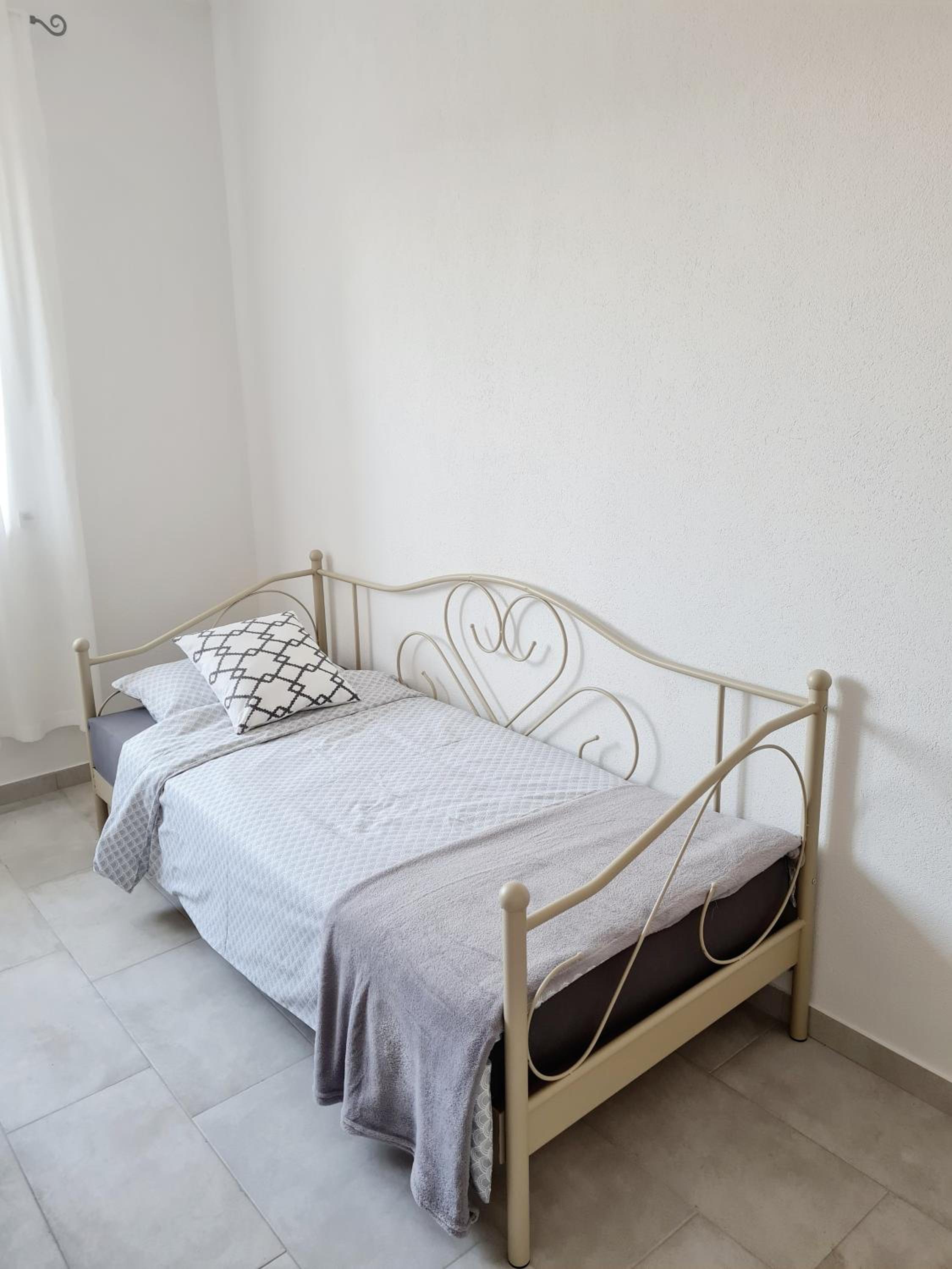 Two-Bedroom House - Photo 1