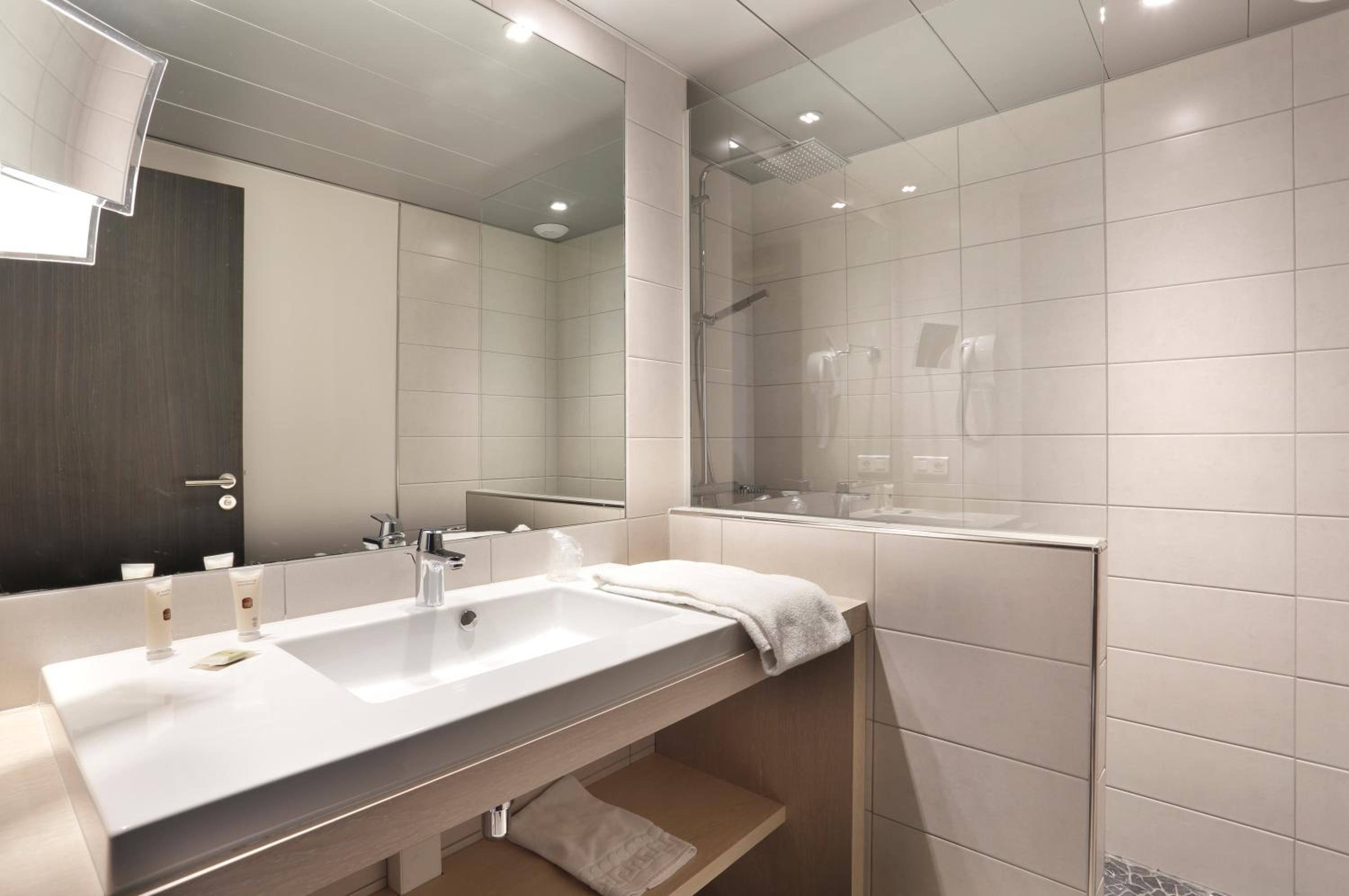 Premium Double Room - Photo 6