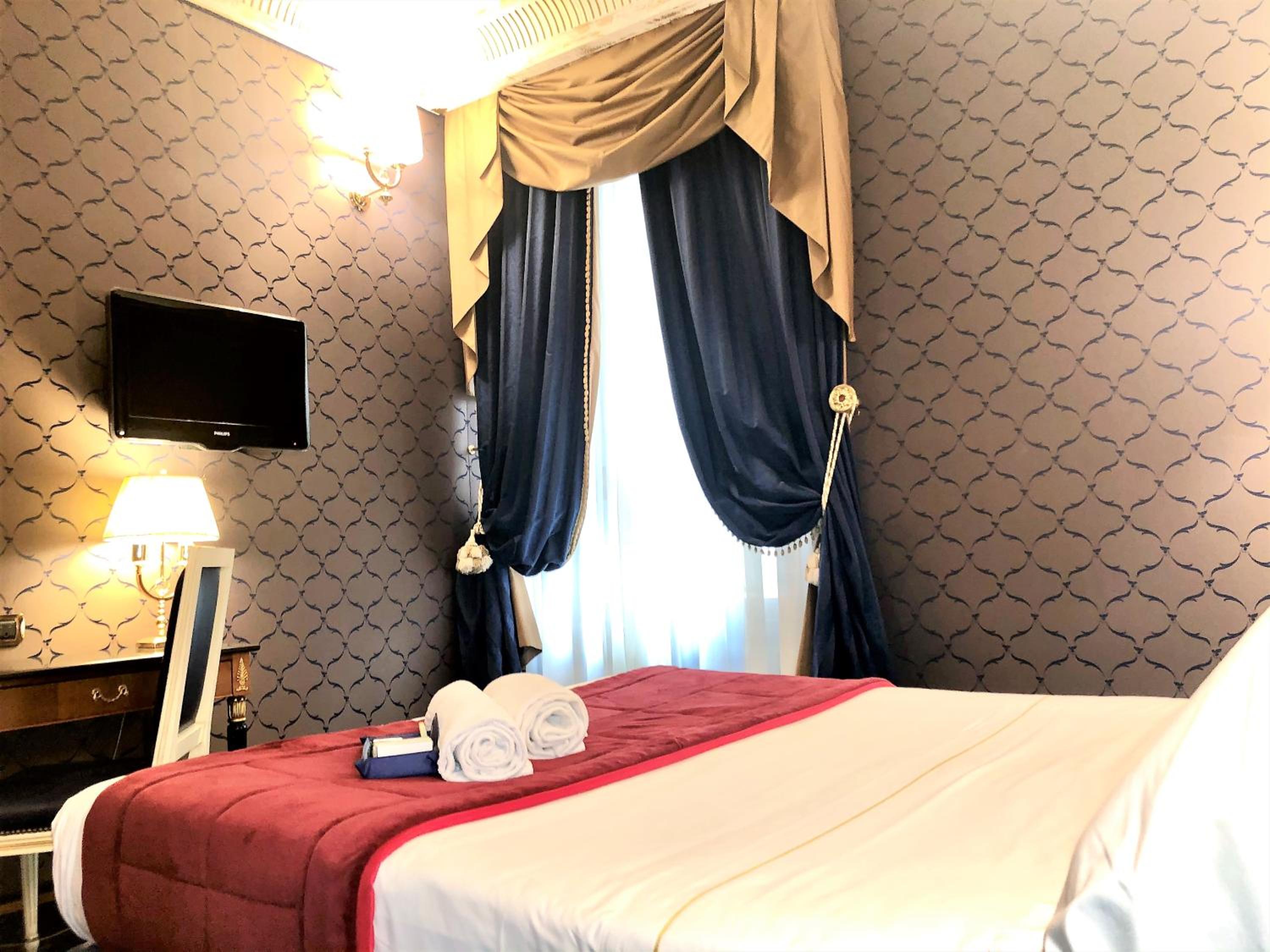 Available room thumbnail 6
