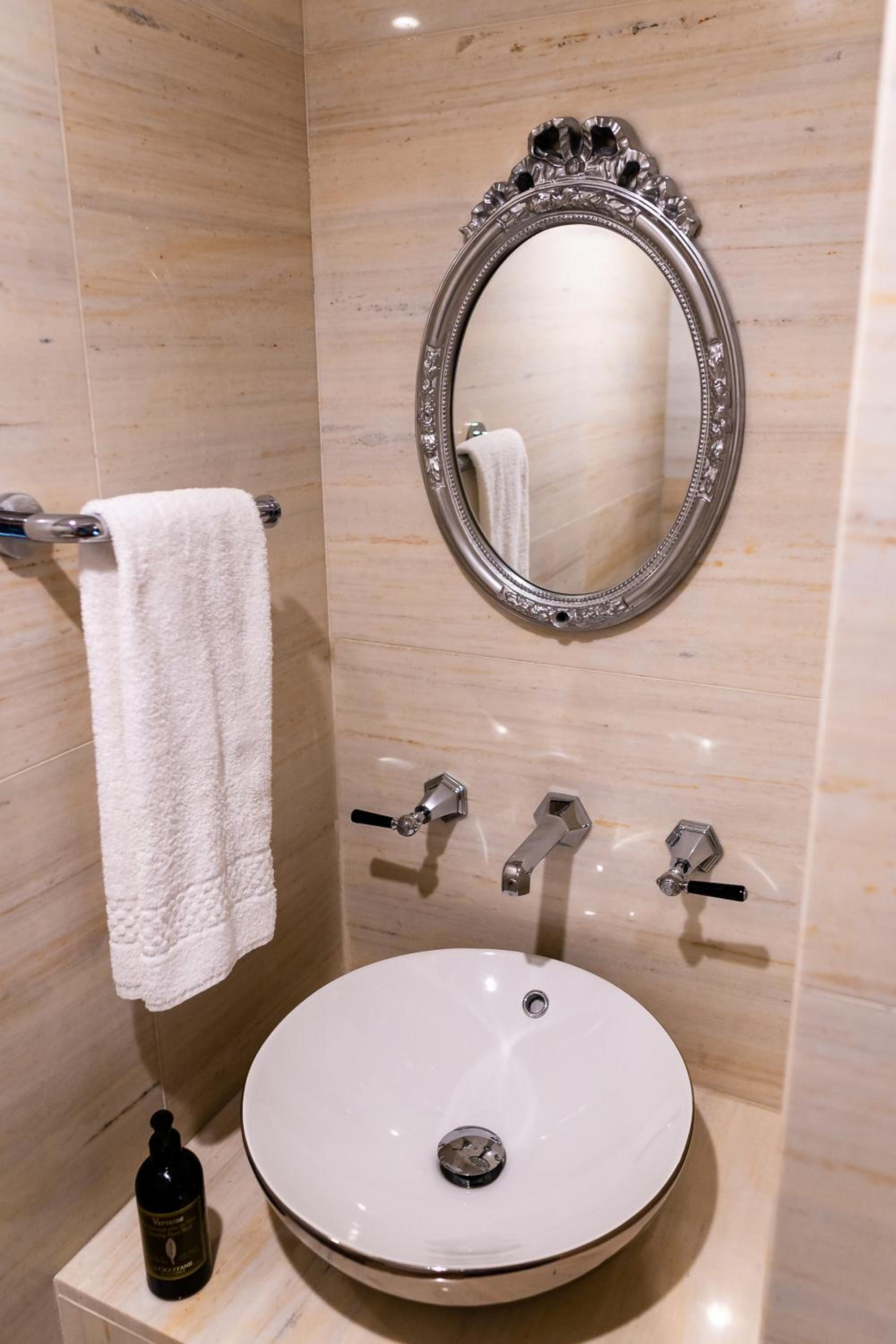 Presidential Suite thumbnail 5