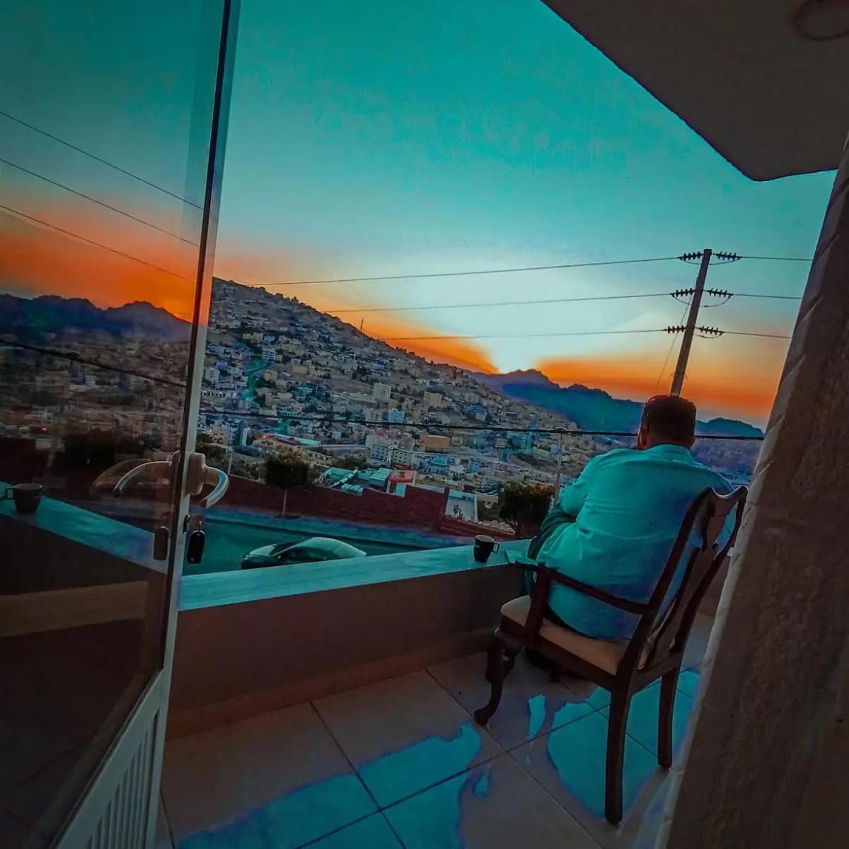 Twin Room with Balcony - Photo 9