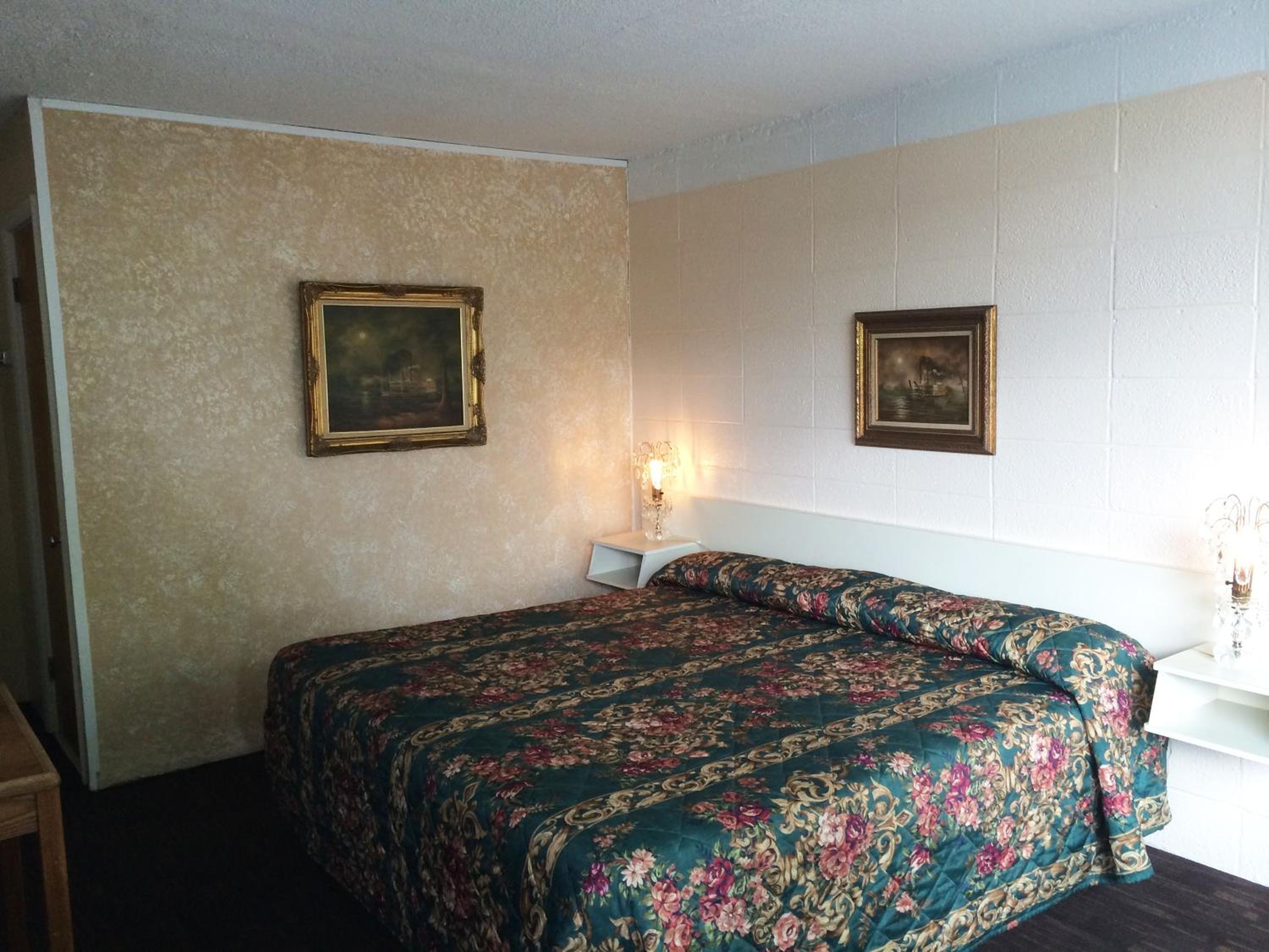Deluxe King Room photo 2