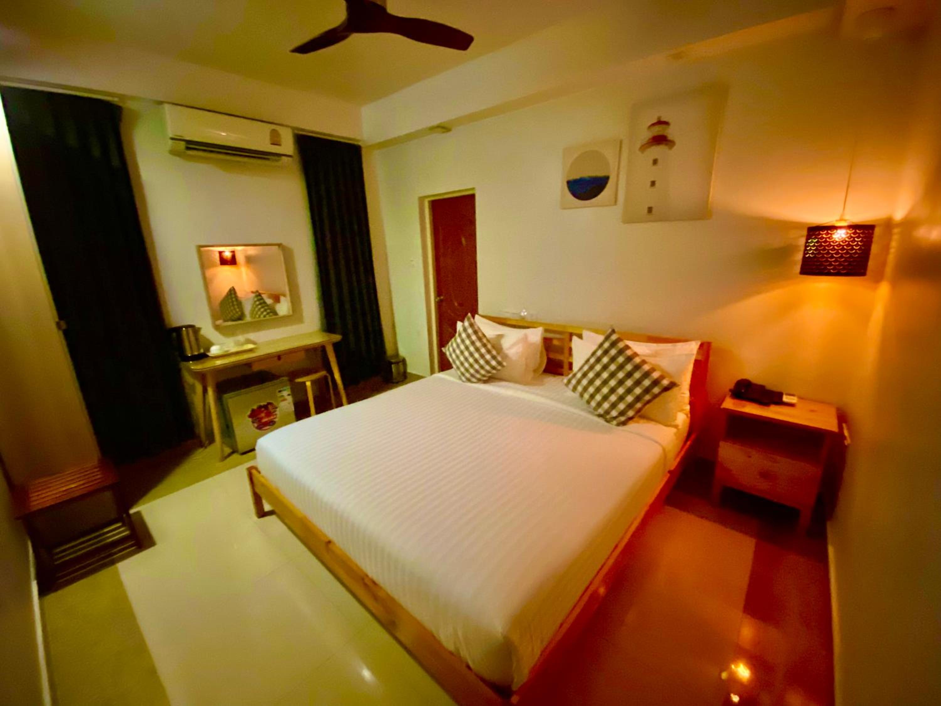 Standard Double Room - Photo 13