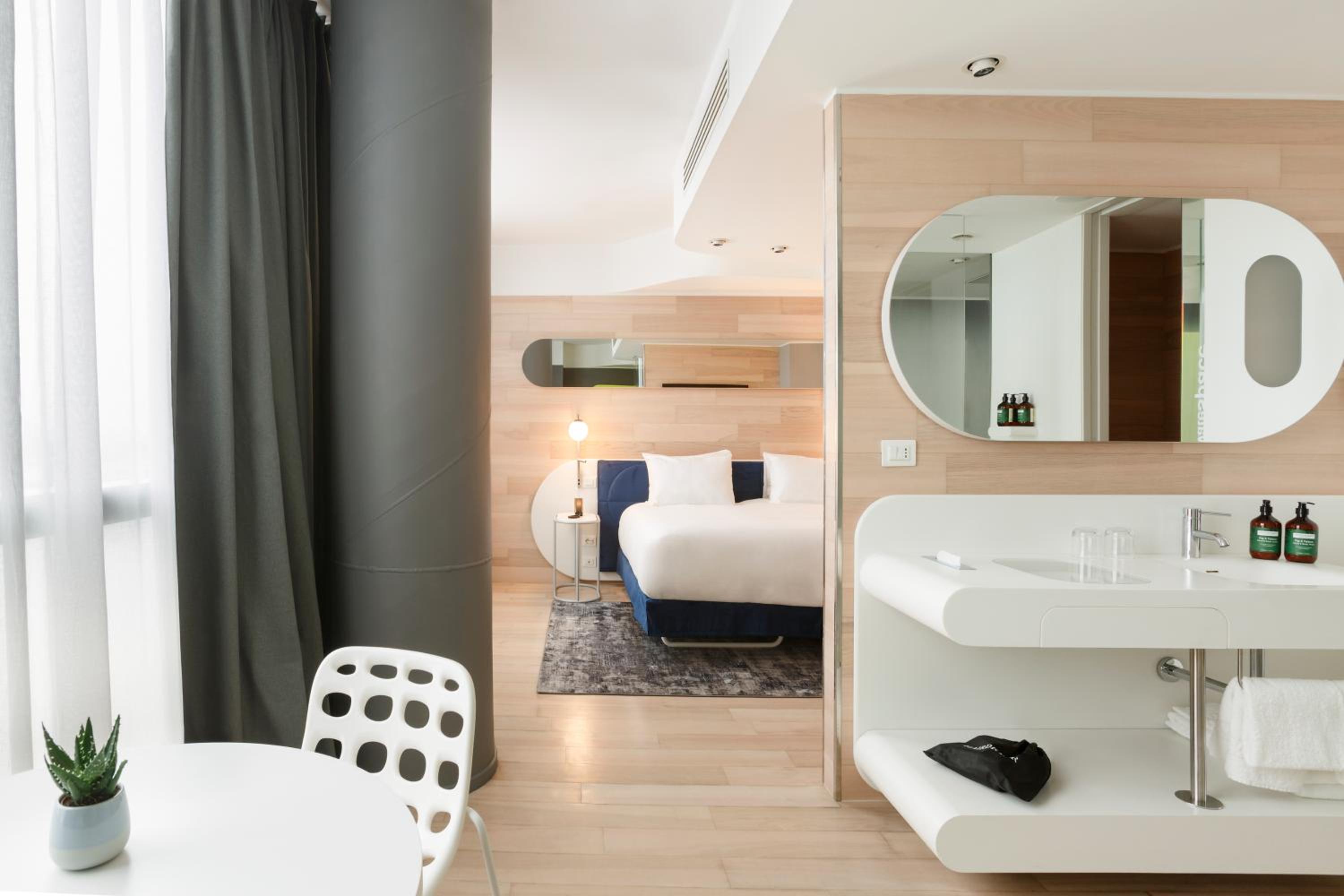 Premium King Room with City View