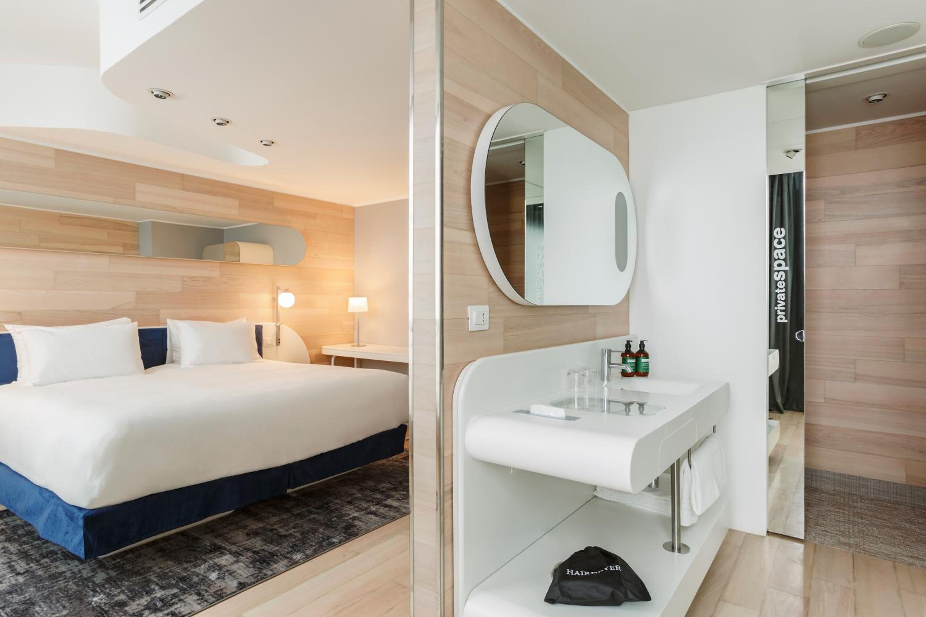 Premium King Room with City View