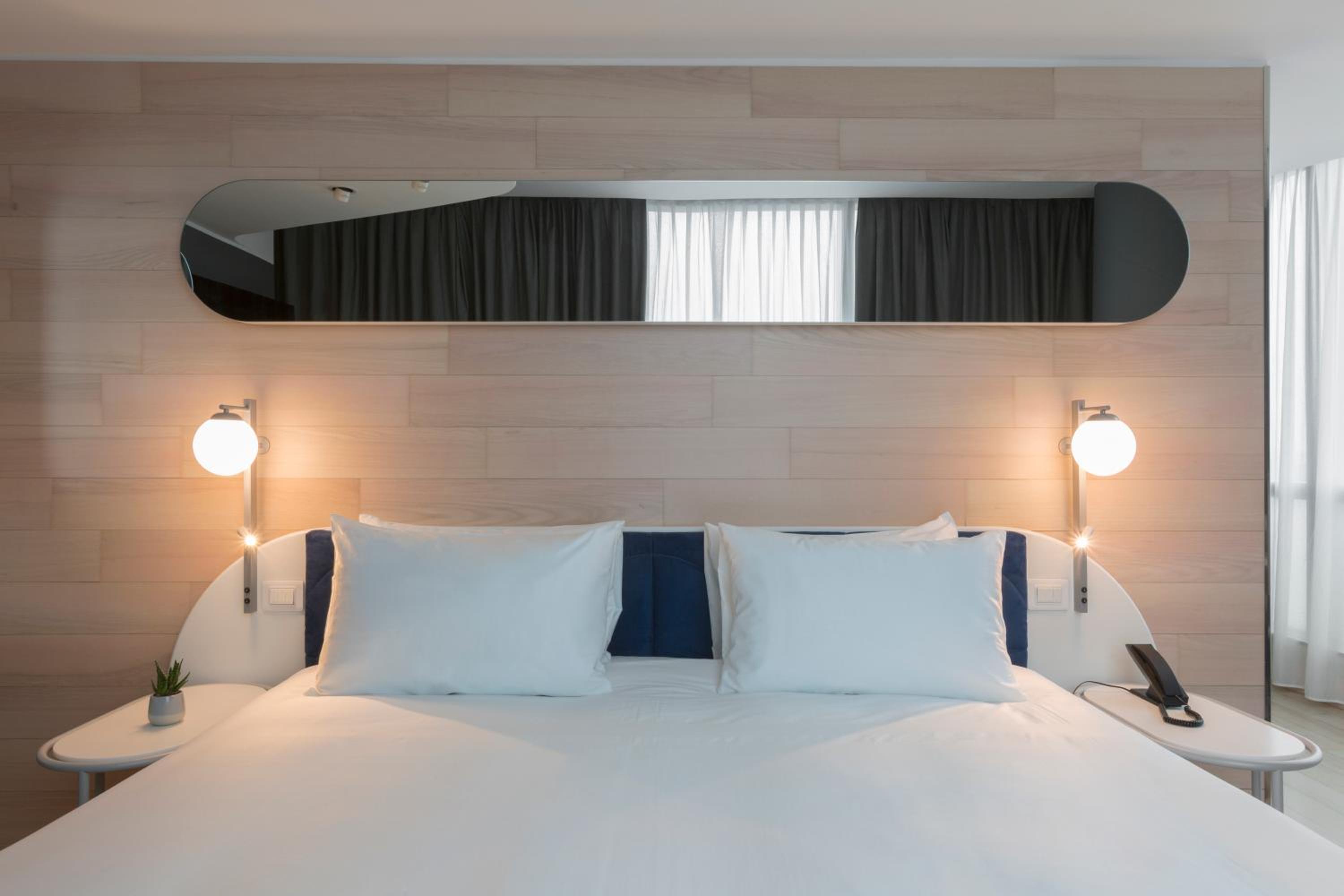 Premium King Room with City View