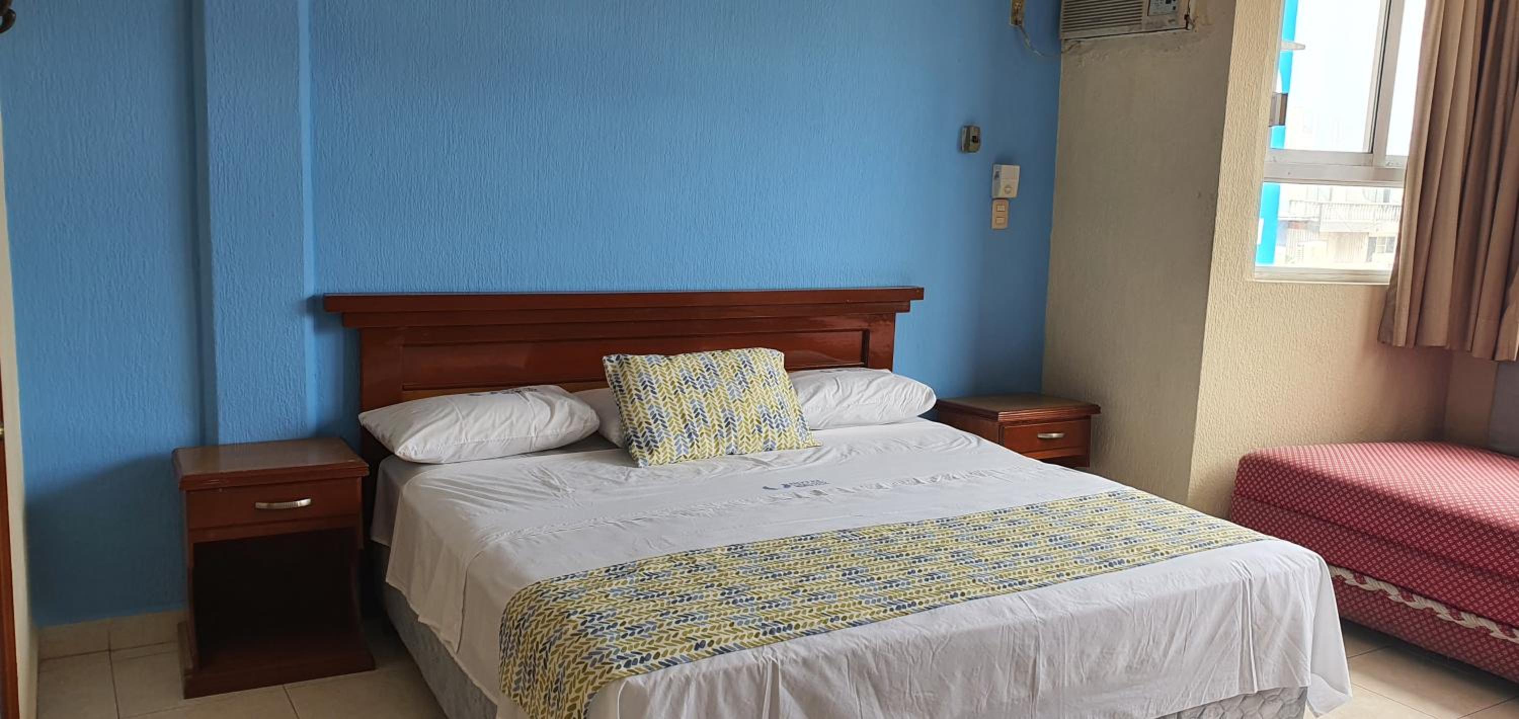 Standard King Room photo 3