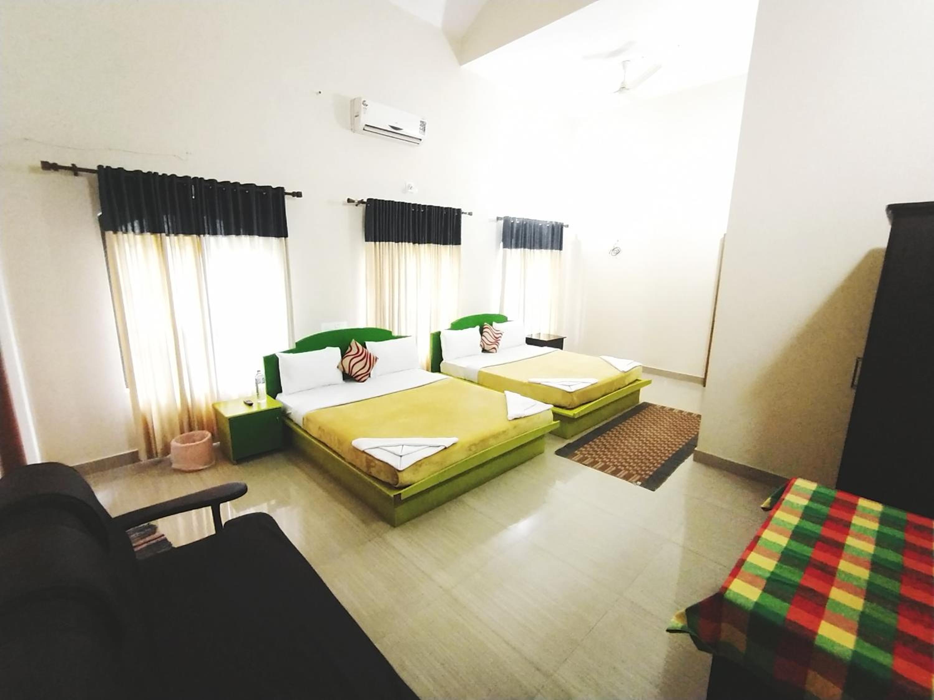 Family Room with Balcony photo 3