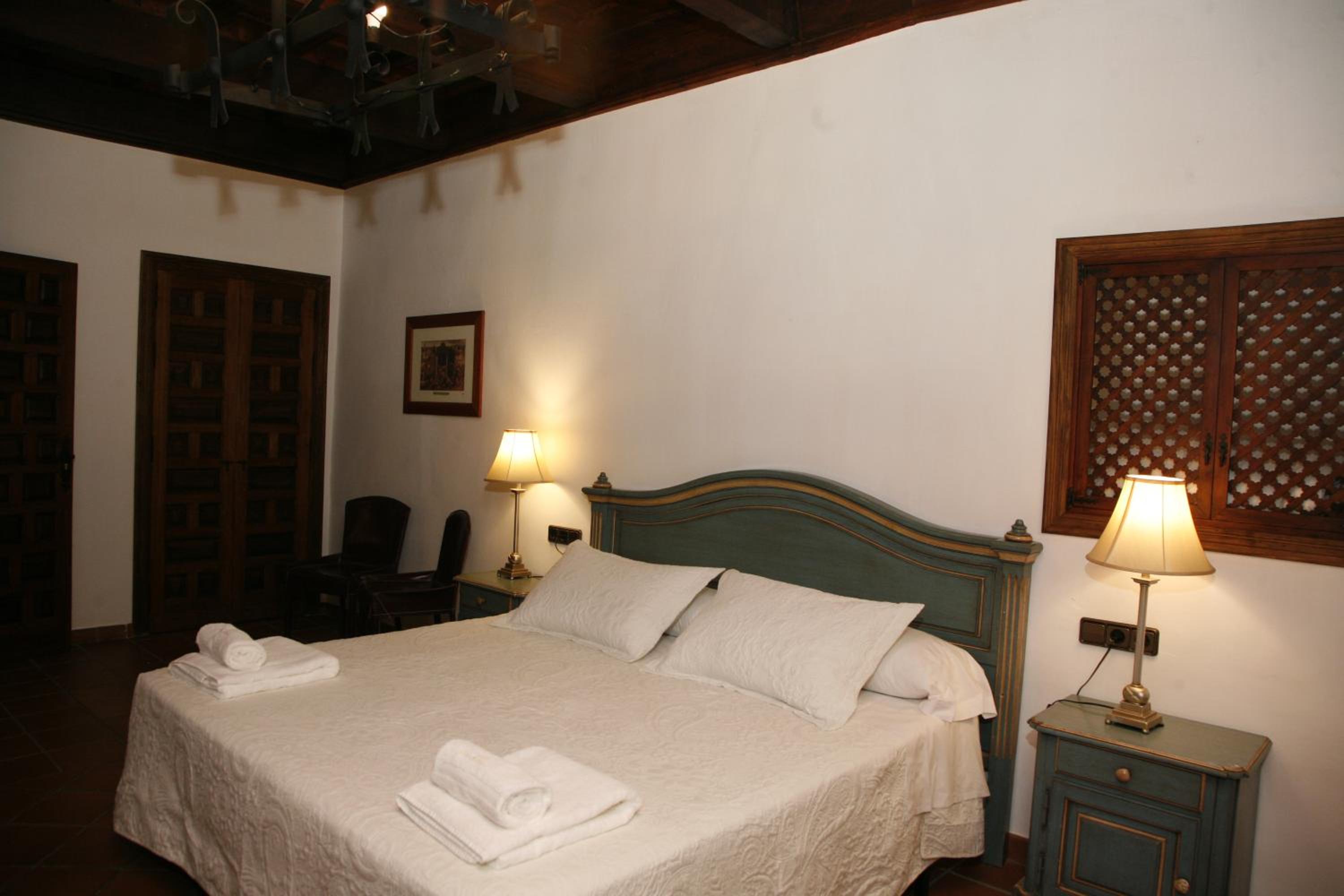 Standard Double Room - Photo 4