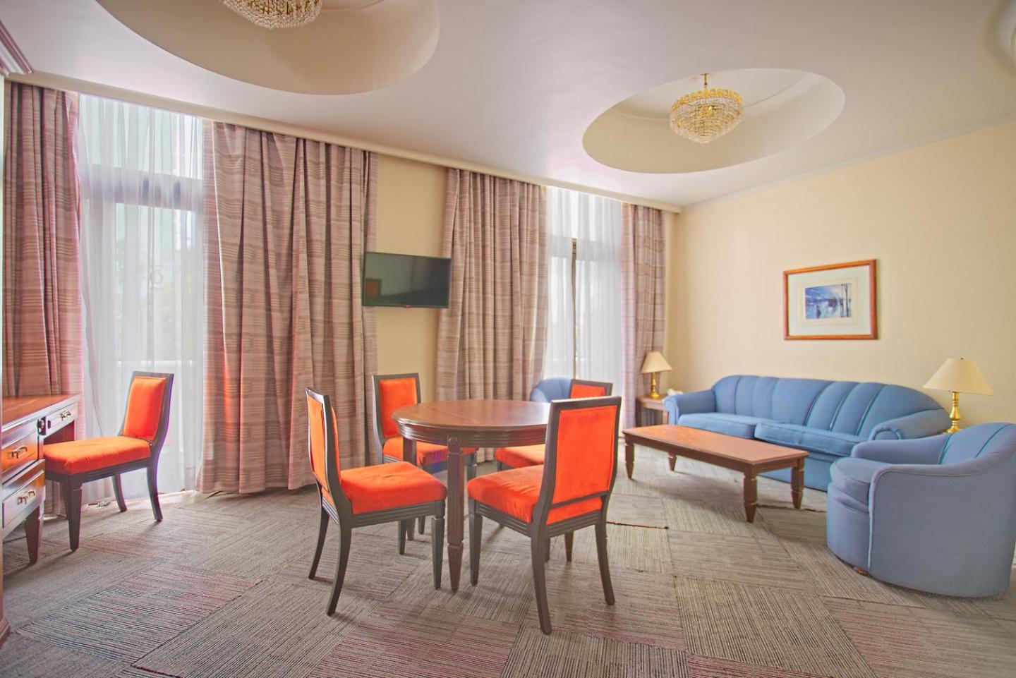 Superior Suite - Photo 11