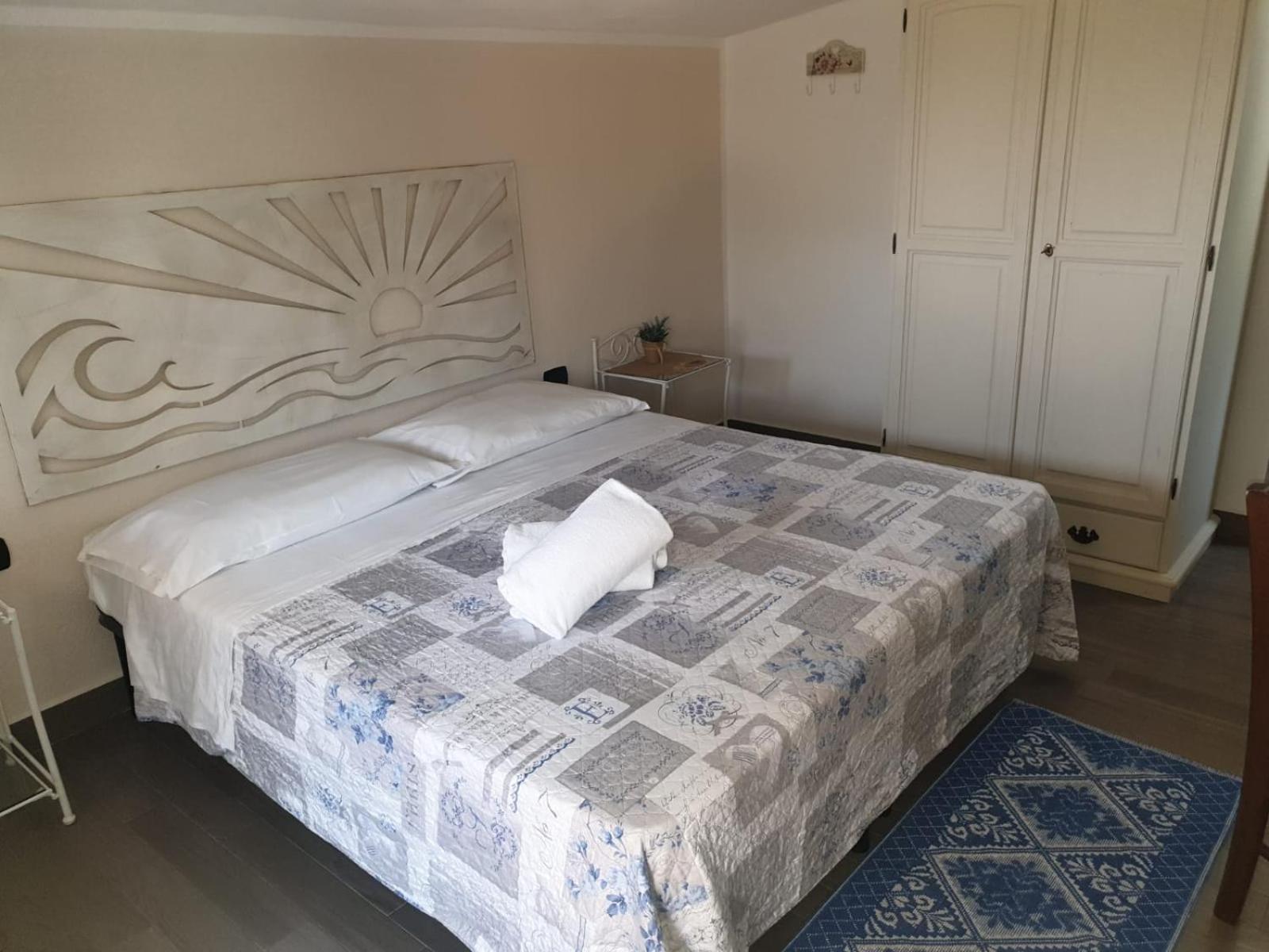 Double Room with Patio - Photo 4