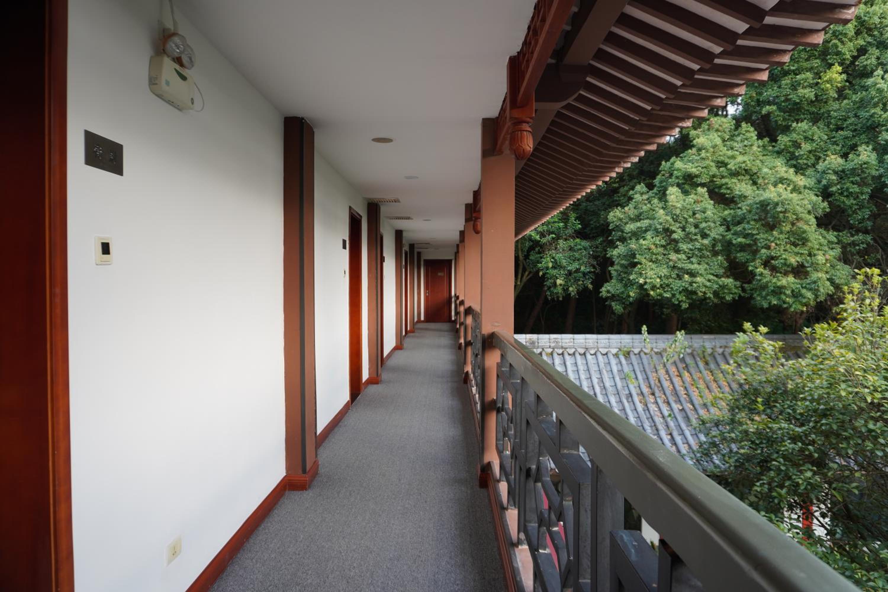 Queen Room With Balcony photo 2