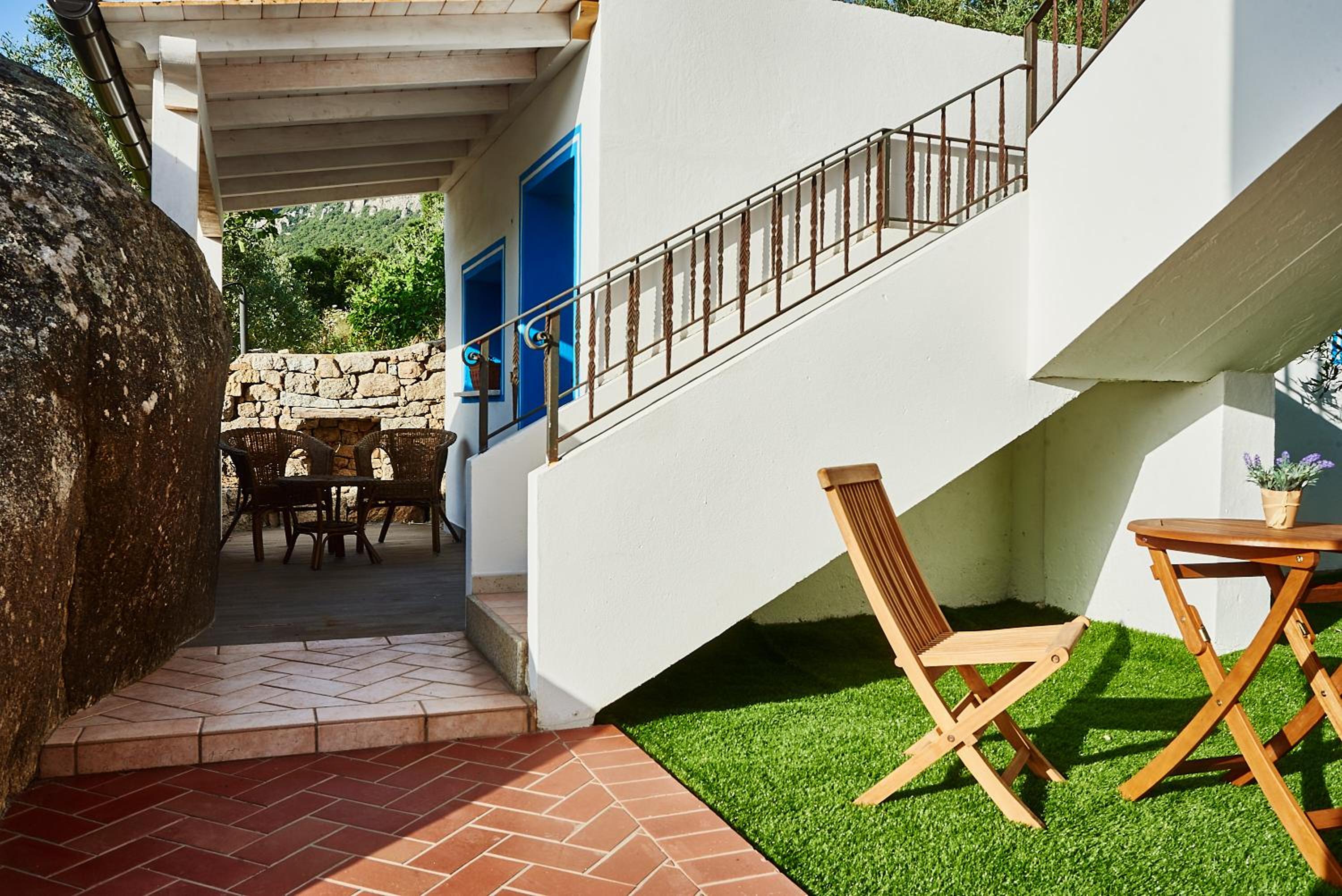 Double Room with Patio - Photo 6