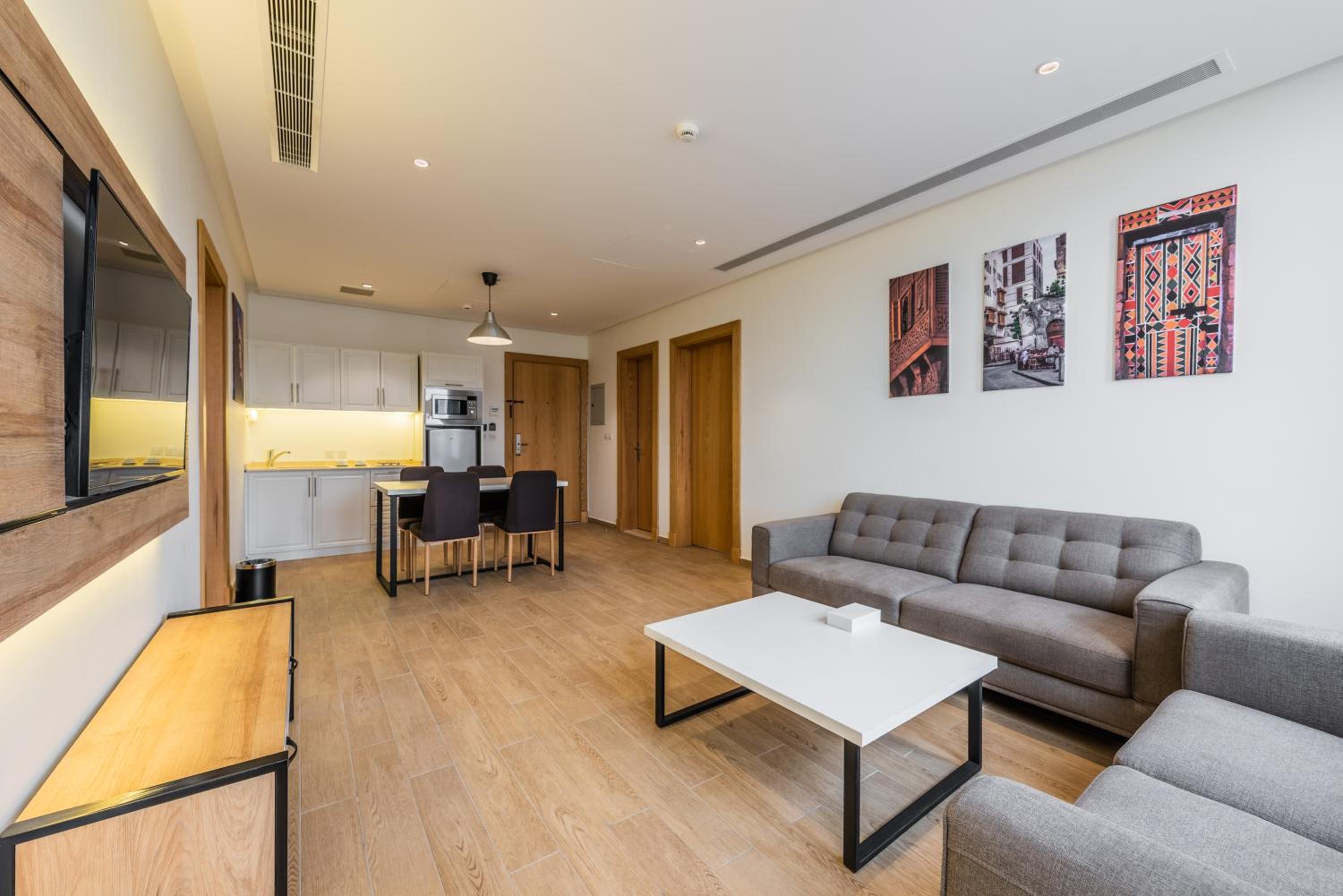 Executive Suite - Photo 1