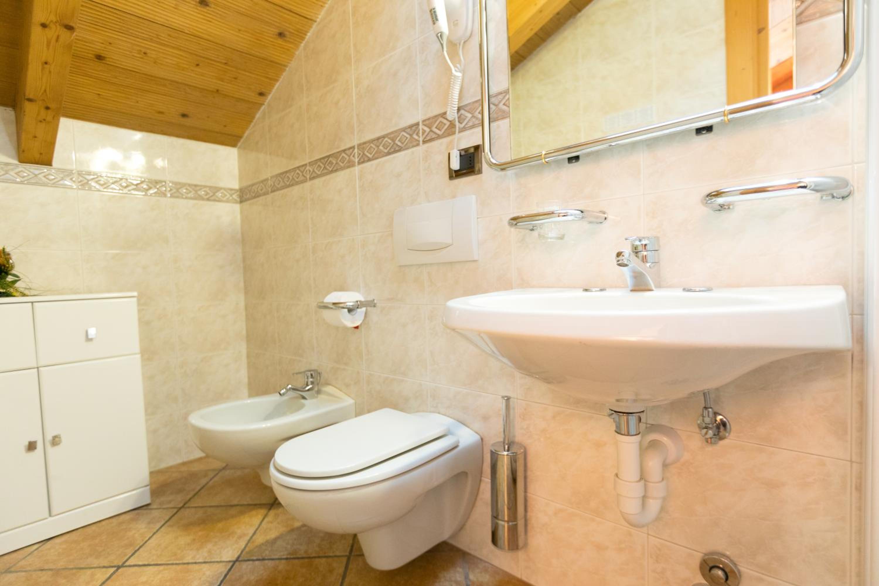 Basic Triple Room photo 3