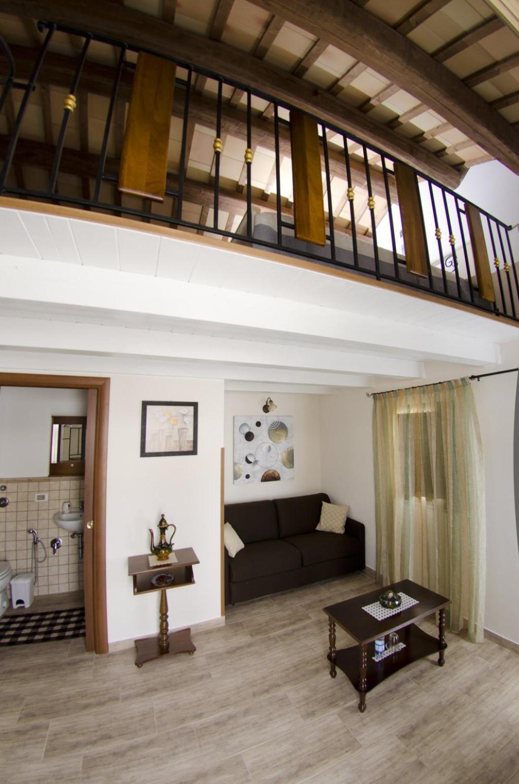 Large Double Room - Split Level photo 1