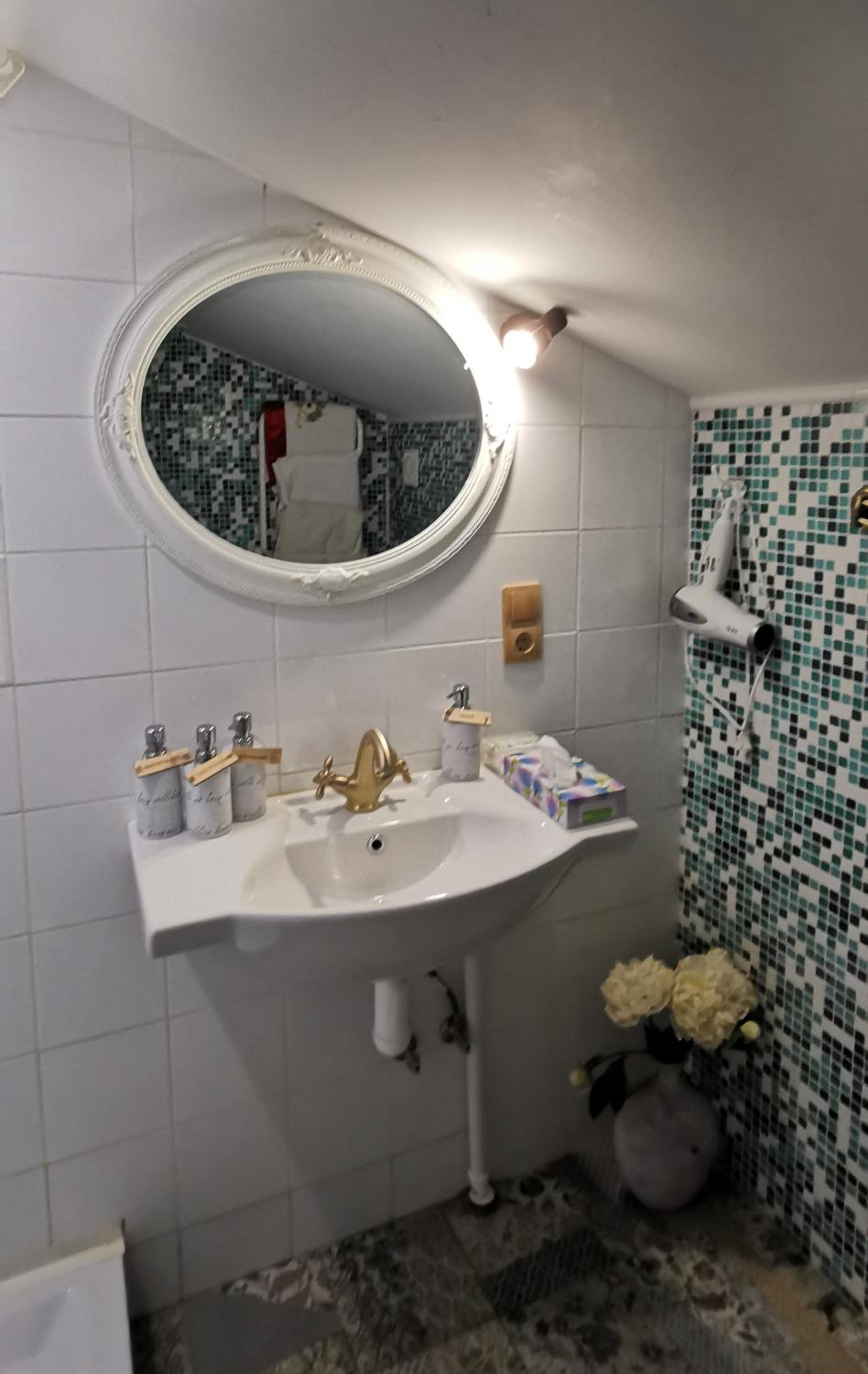 One-Bedroom Apartment - Photo 14