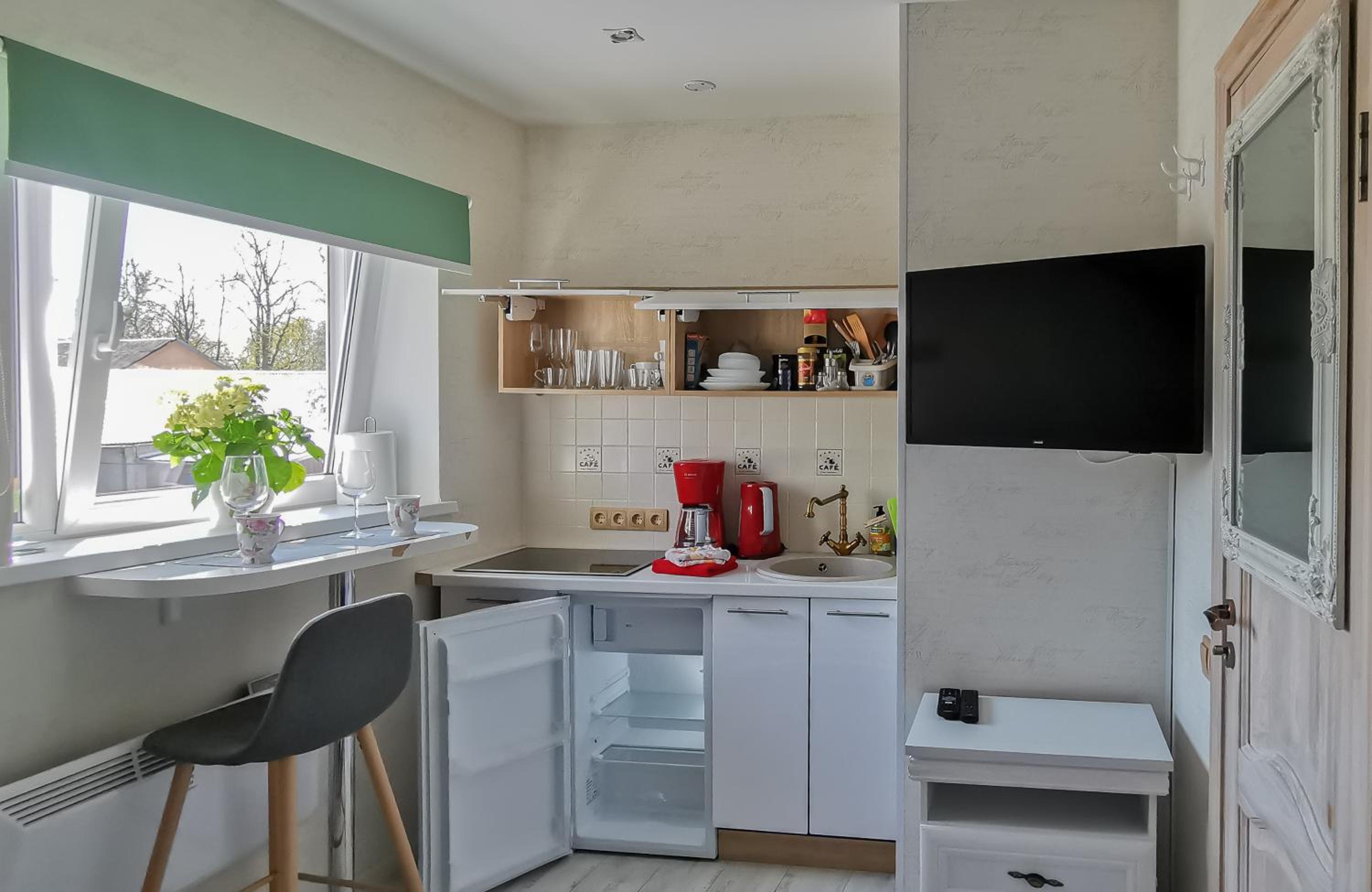 One-Bedroom Apartment - Photo 11