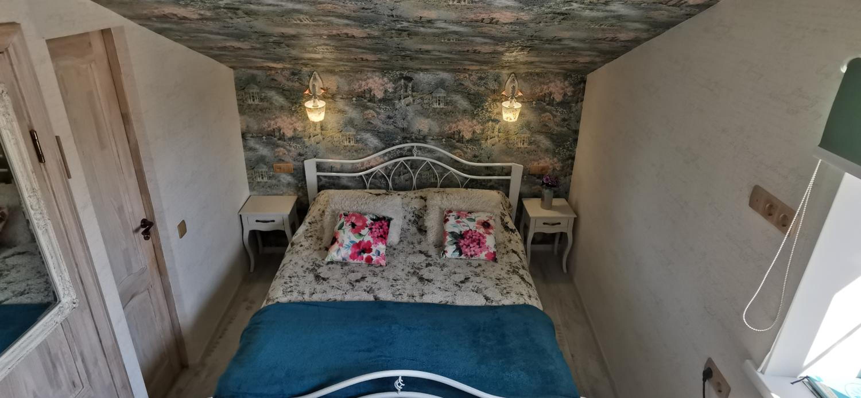 One-Bedroom Apartment - Photo 1