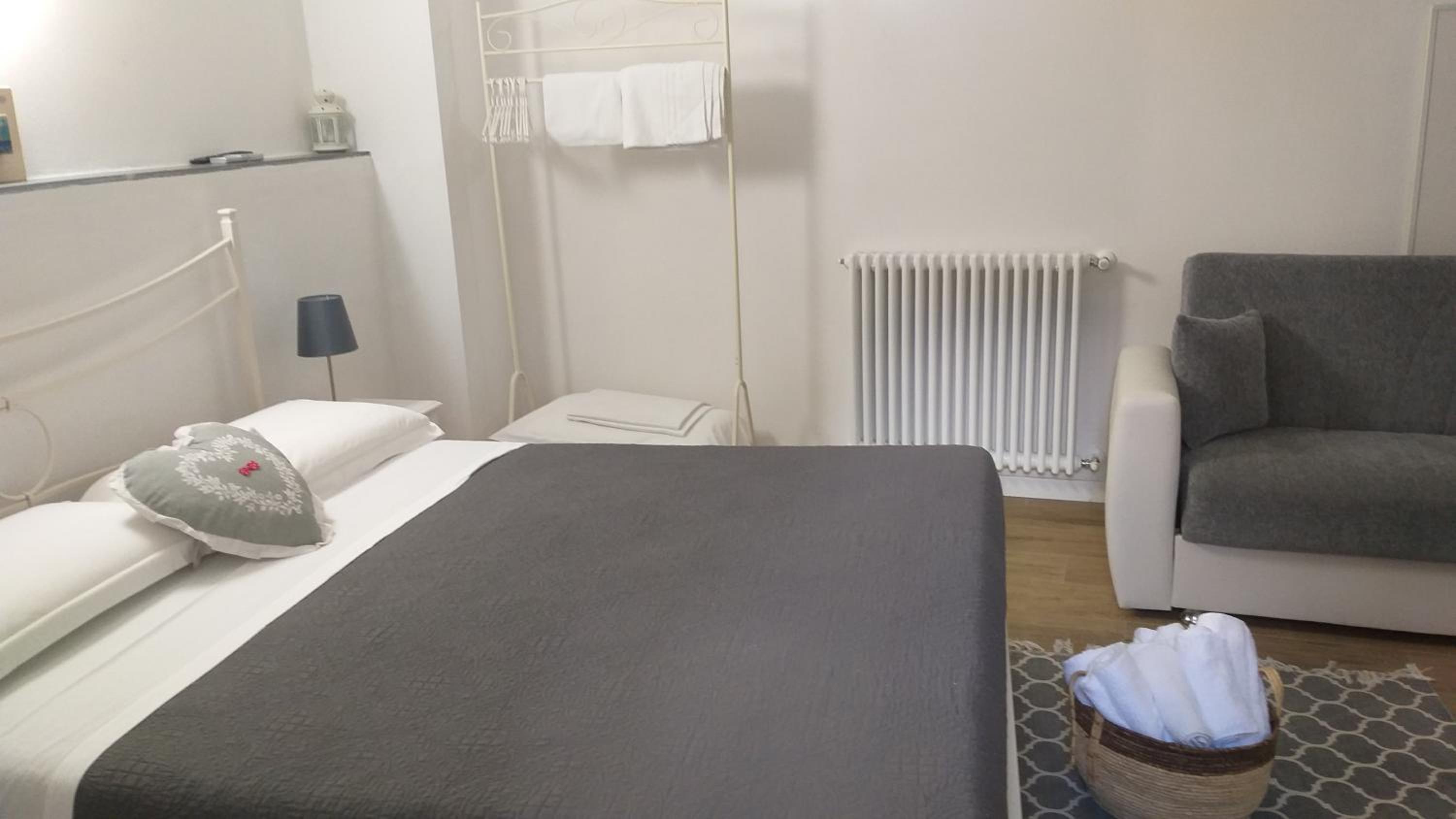 Deluxe Room (2 Adults + 1 Child) - Photo 19