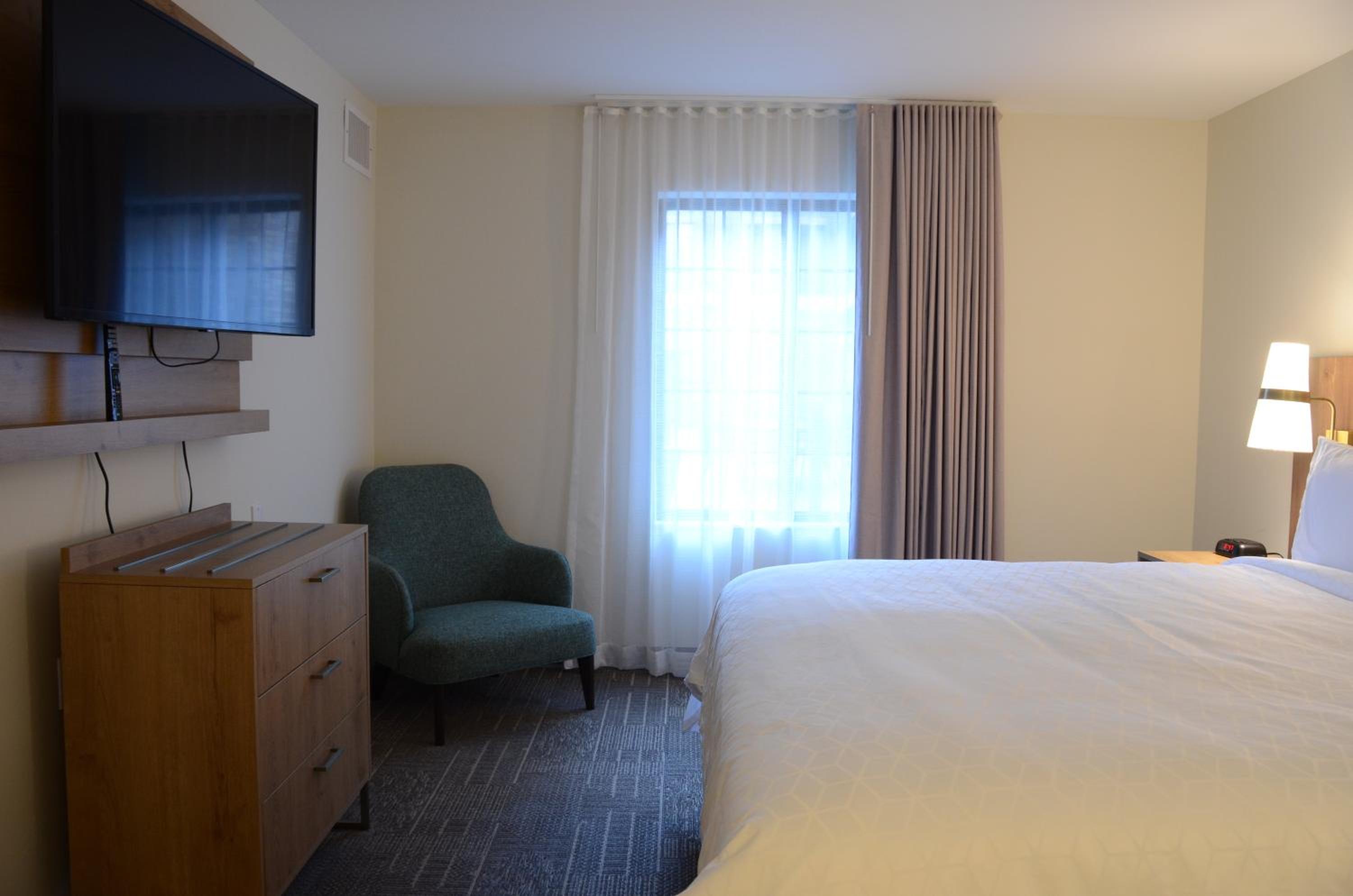 Two-Bedroom Suite with One King and Two Queen Beds - Non-Smoking photo 1