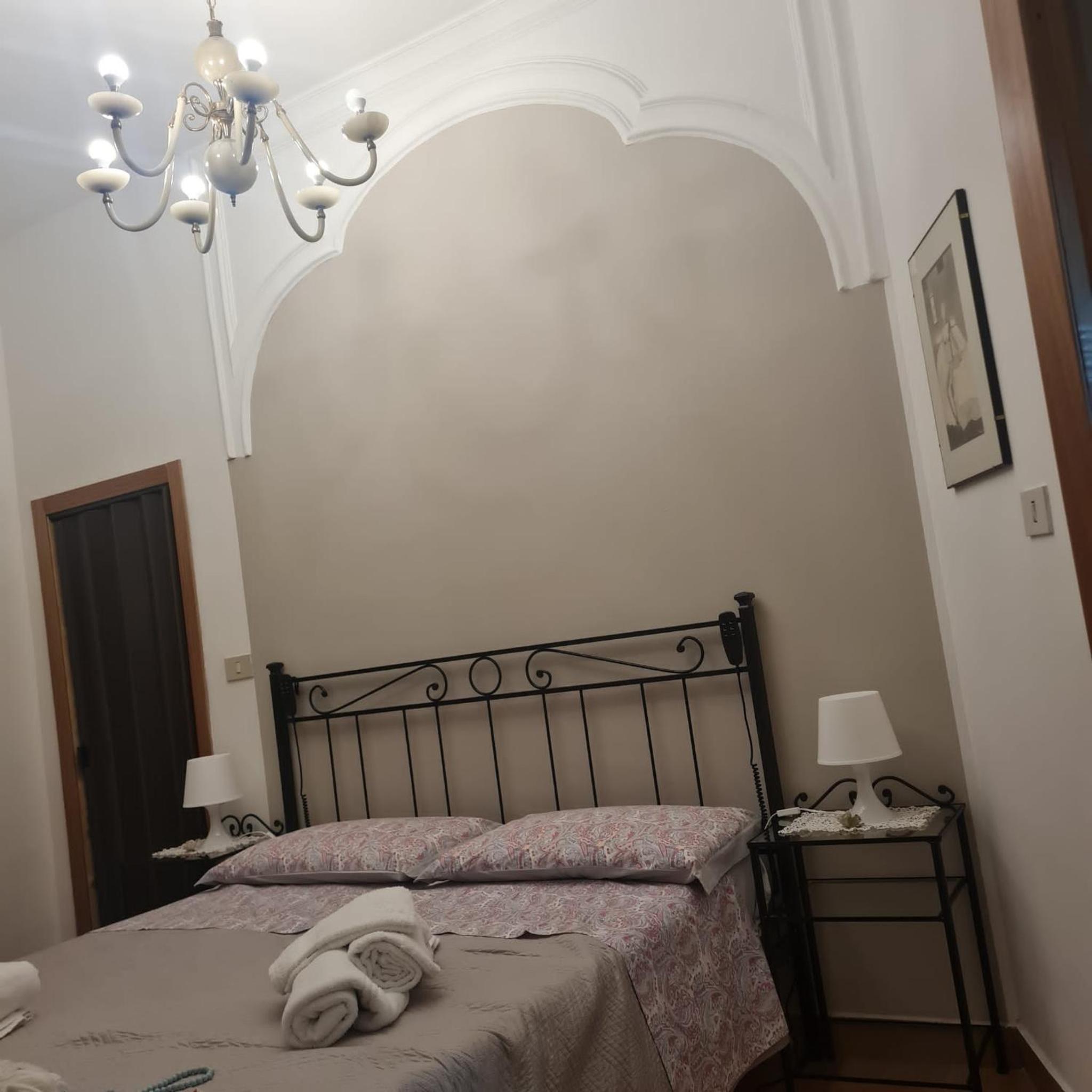Two-Bedroom House - Photo 1