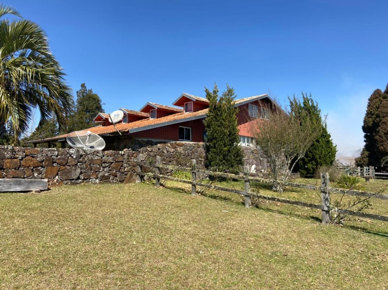 Five-Bedroom House photo 2