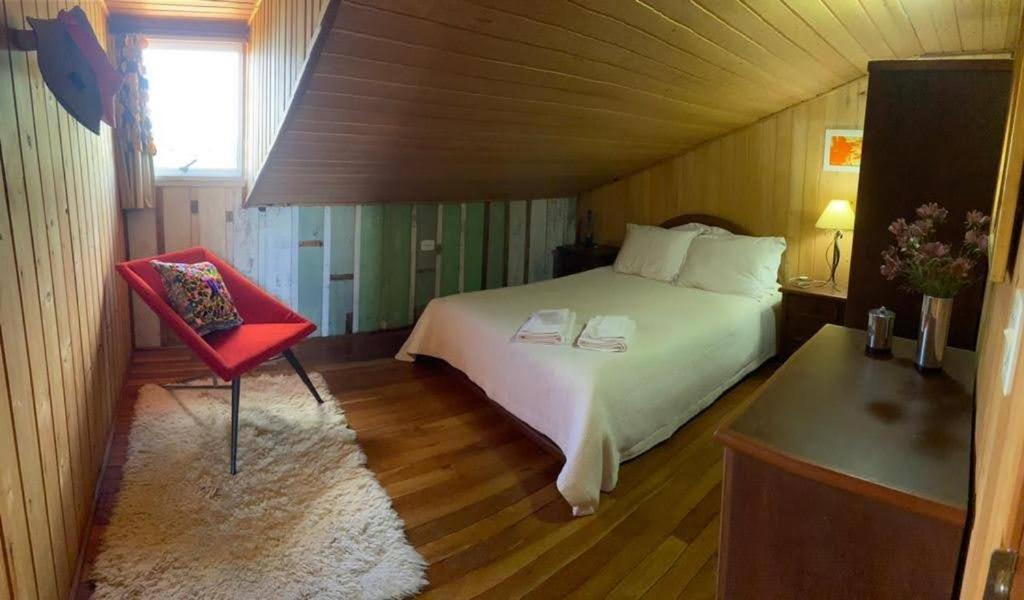 Five-Bedroom House photo 3