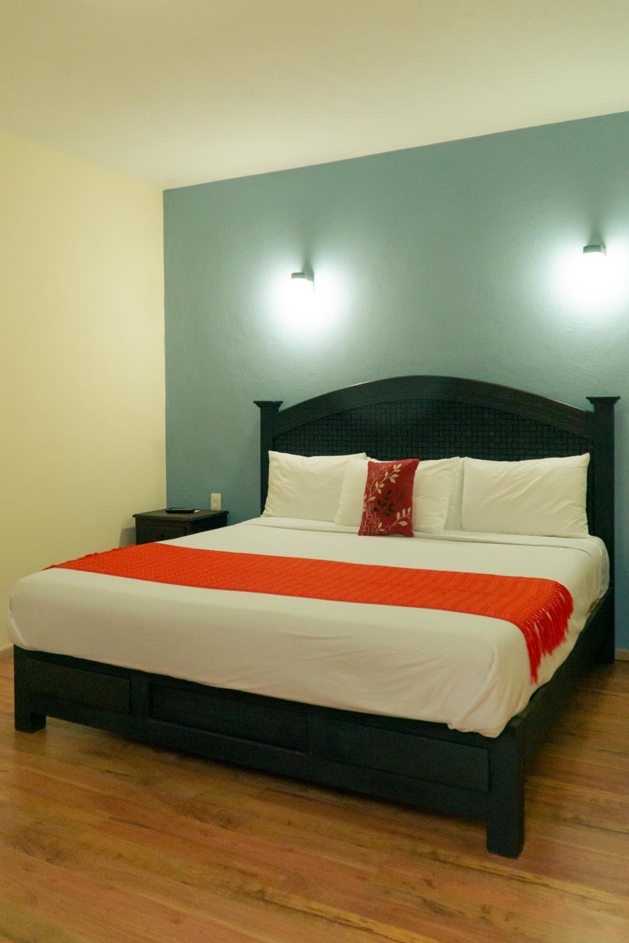 Large Double Room - Photo 1