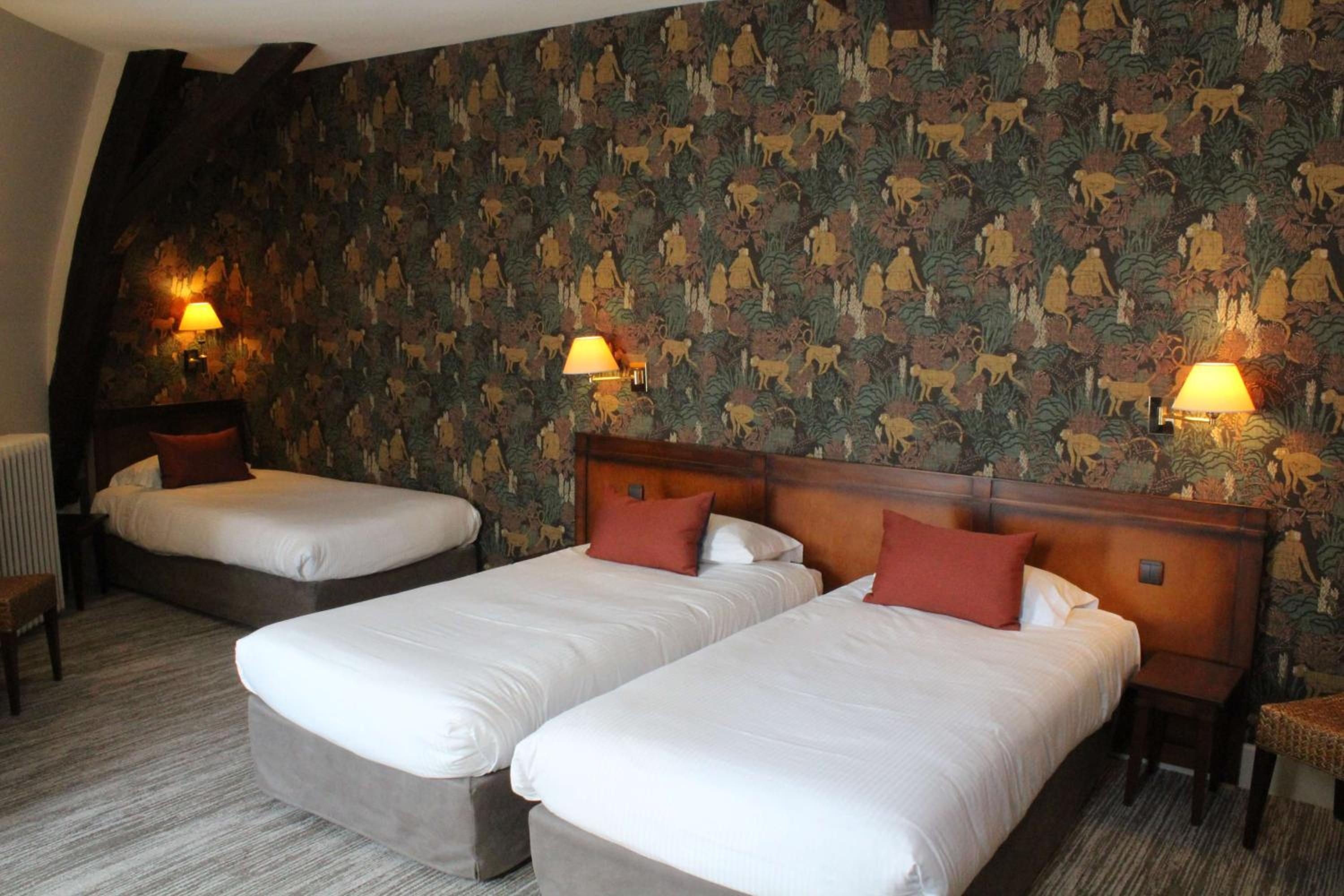 Comfort Room with Three Single Beds - Non-Smoking