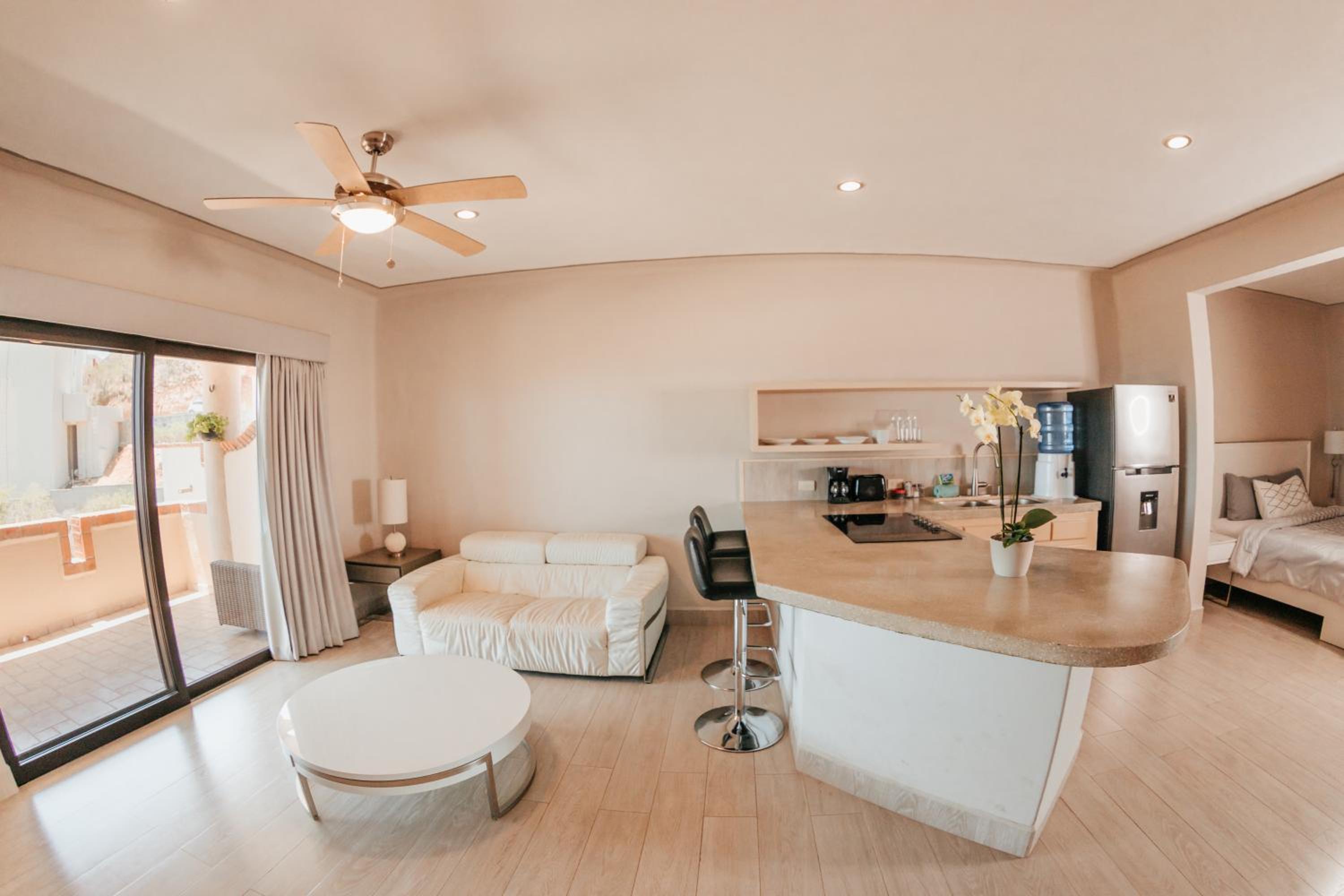Deluxe Suite with Sea View photo 3