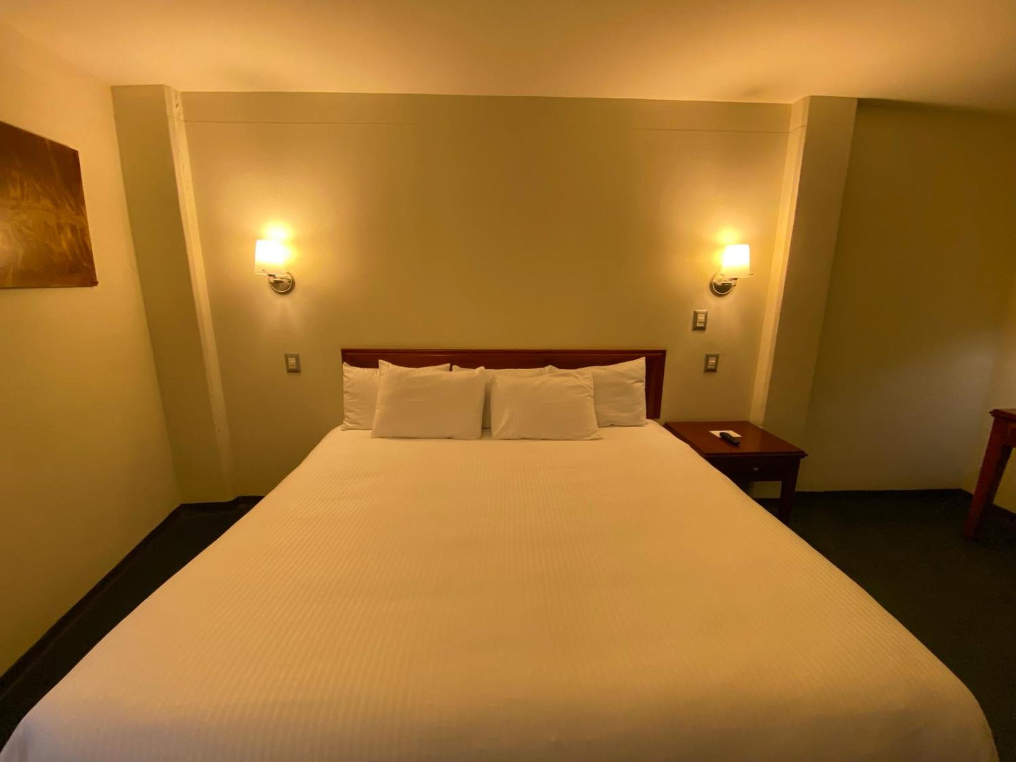 Standard King Room photo 3