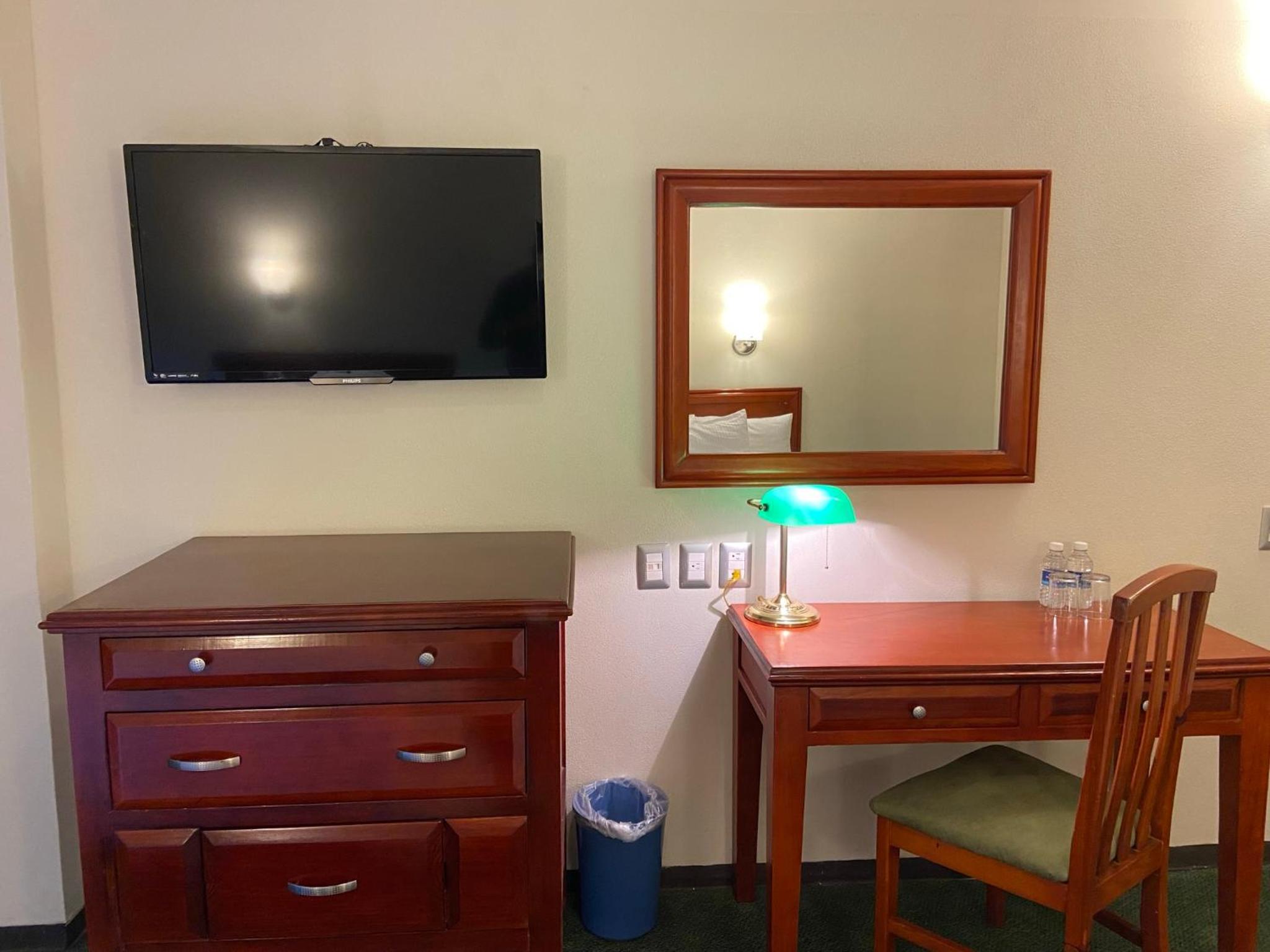 Standard King Room photo 2