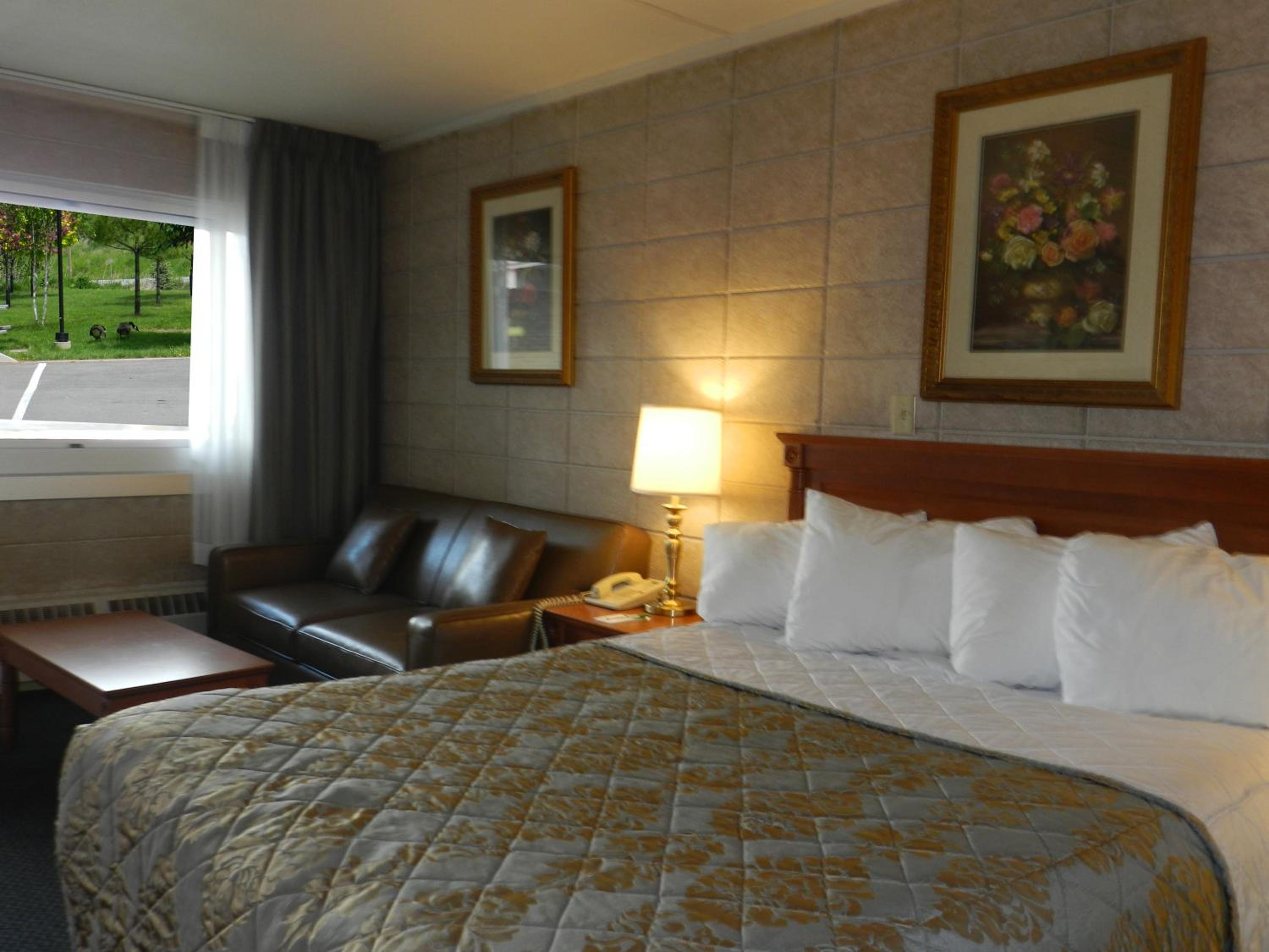 Queen Room - Non-Smoking - Photo 5