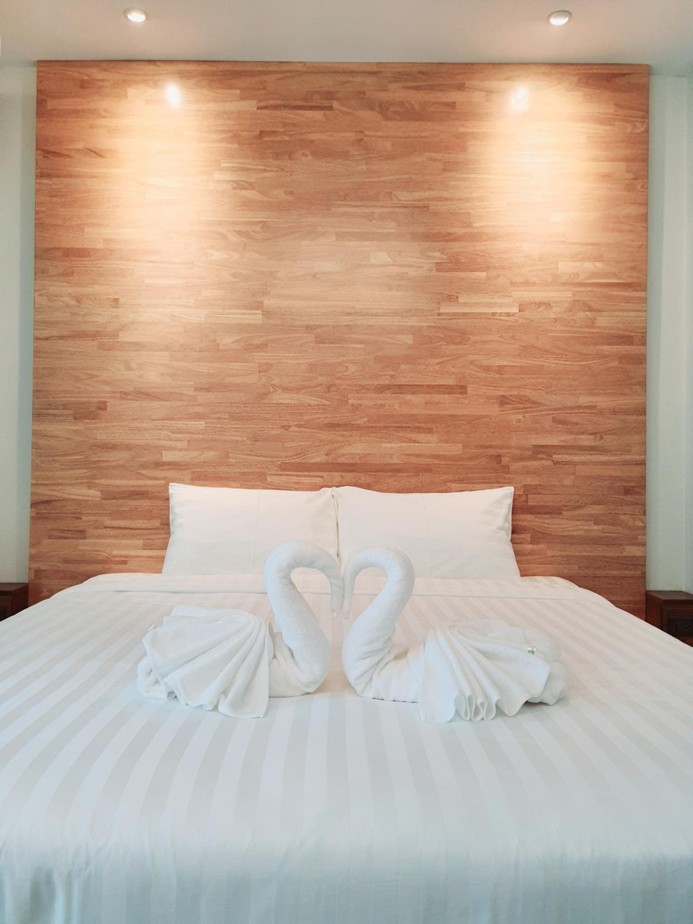 Standard King Room - Photo 5