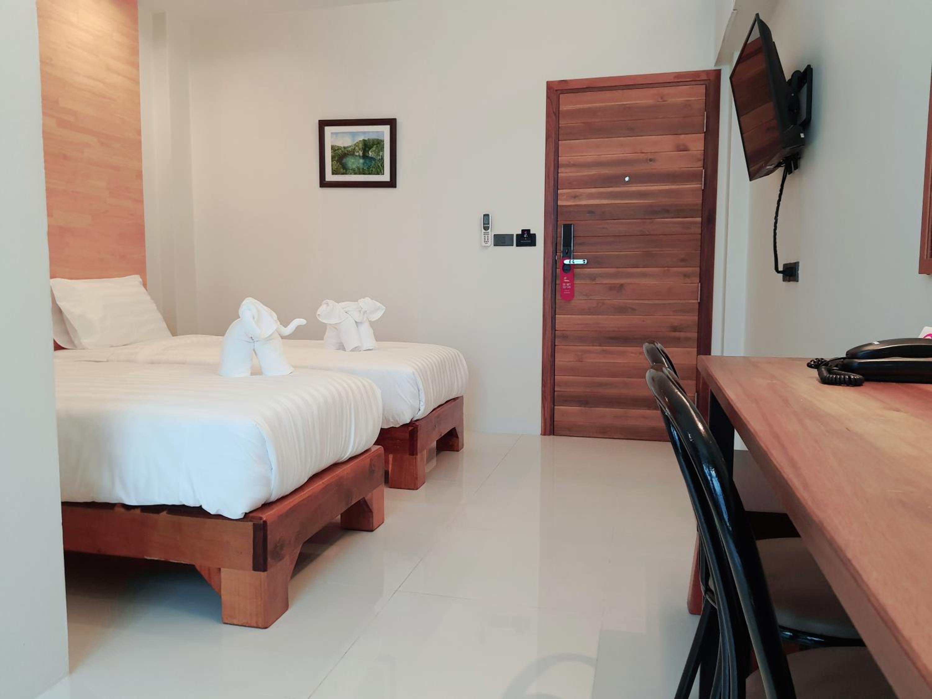 Standard Twin Room - Photo 7