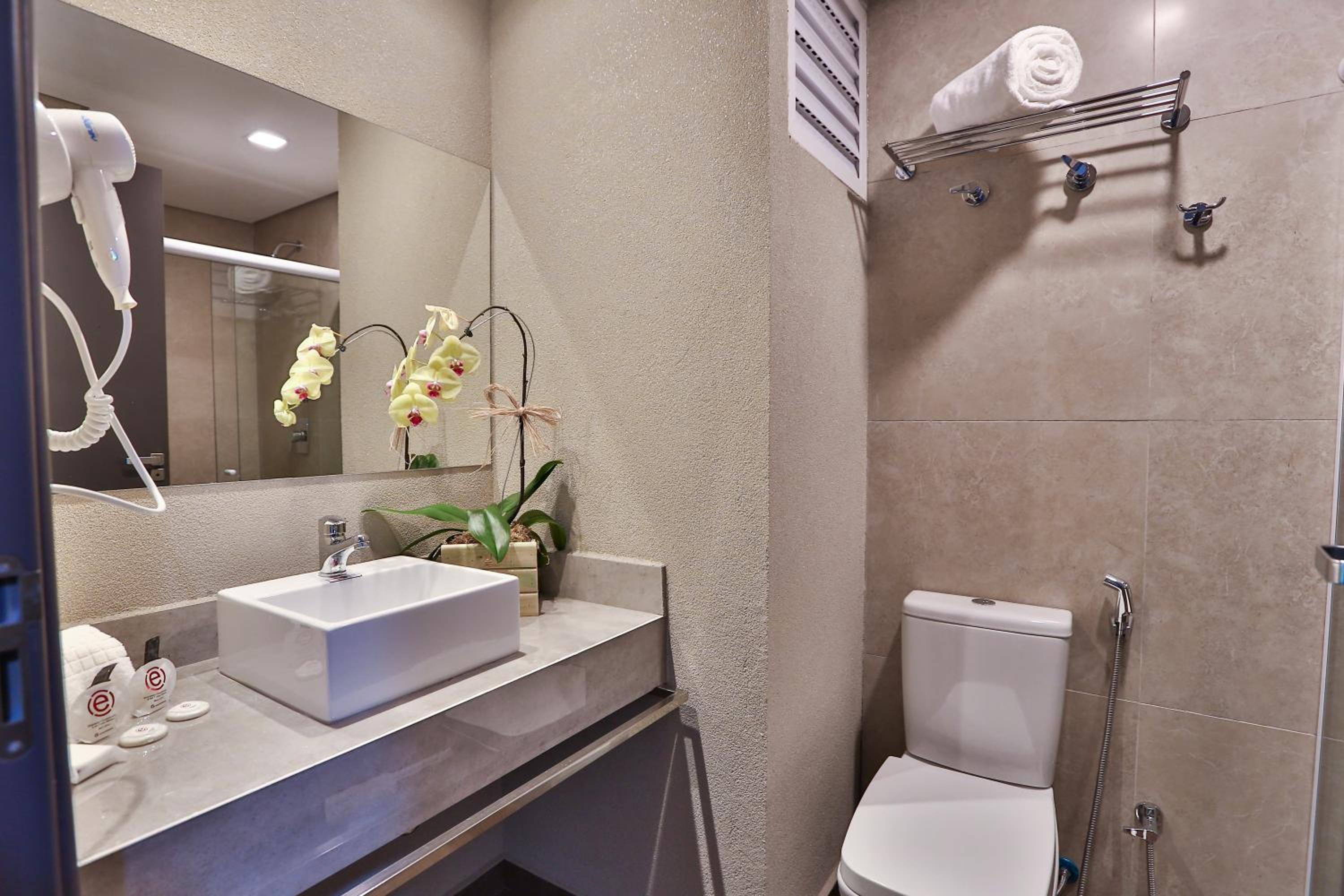 Standard Twin Room - Photo 2